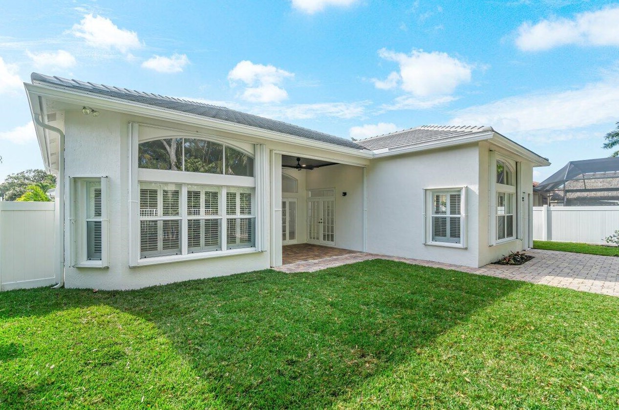 5954 Las Colinas Cir, Lake Worth FL  33463-6559 exterior