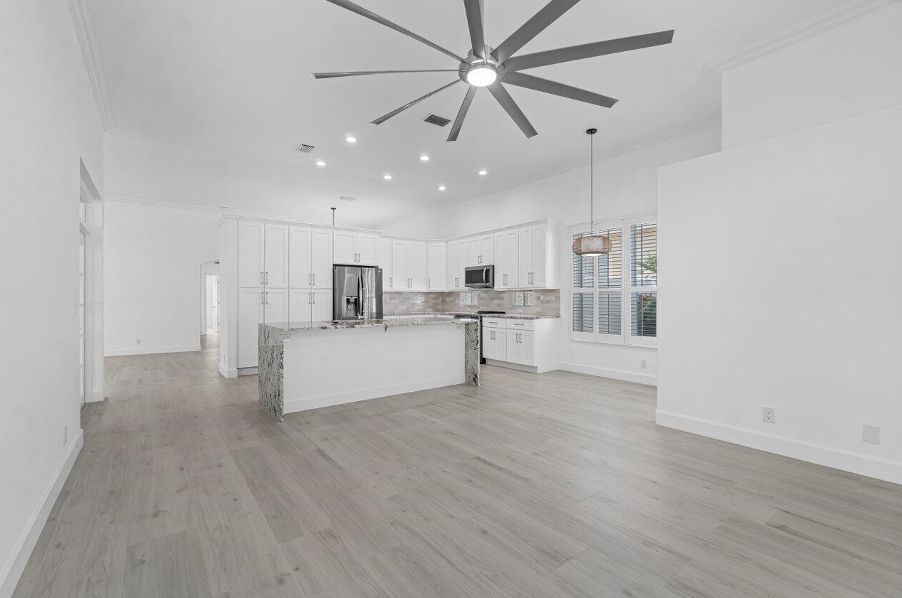 5954 Las Colinas Cir, Lake Worth FL  33463-6559 exterior