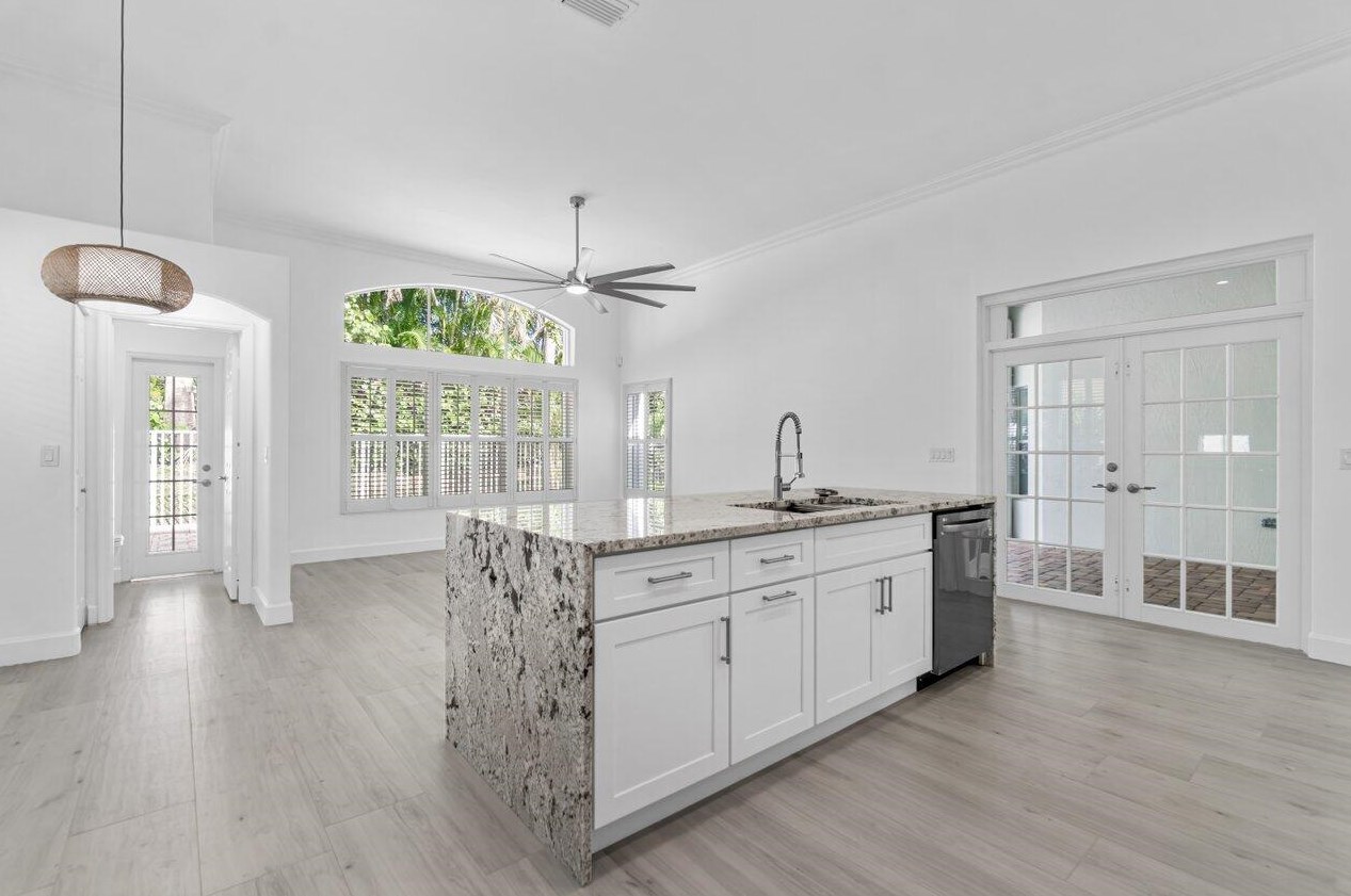 5954 Las Colinas Cir, Lake Worth FL  33463-6559 exterior