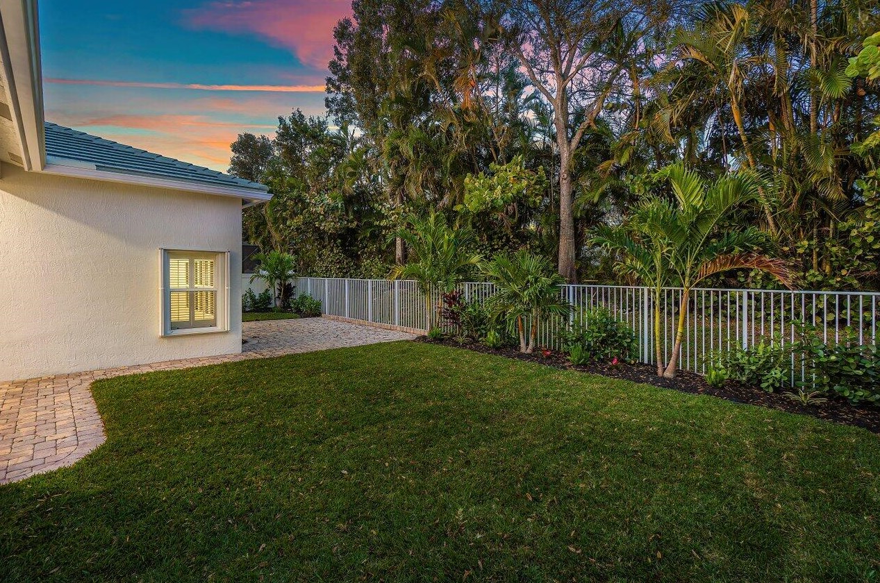 5954 Las Colinas Cir, Lake Worth FL  33463-6559 exterior