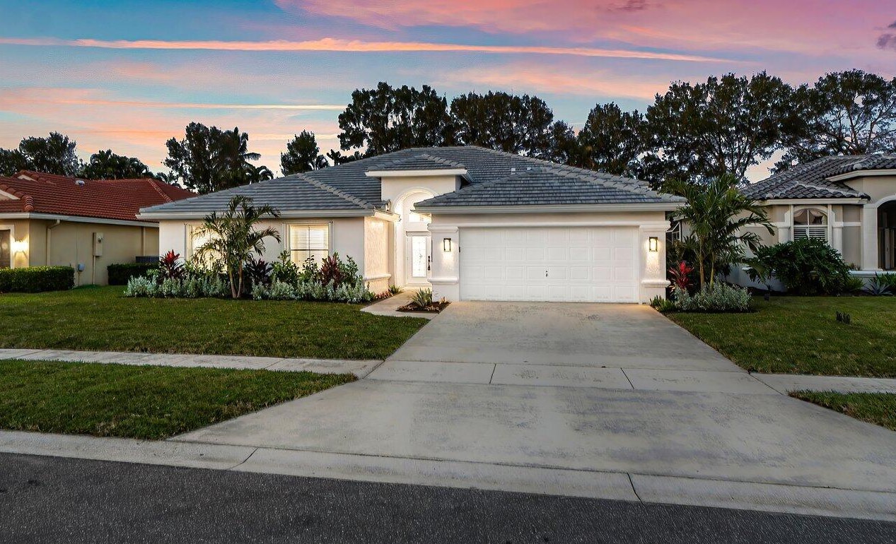 5954 Las Colinas Cir, Lake Worth FL  33463-6559 exterior