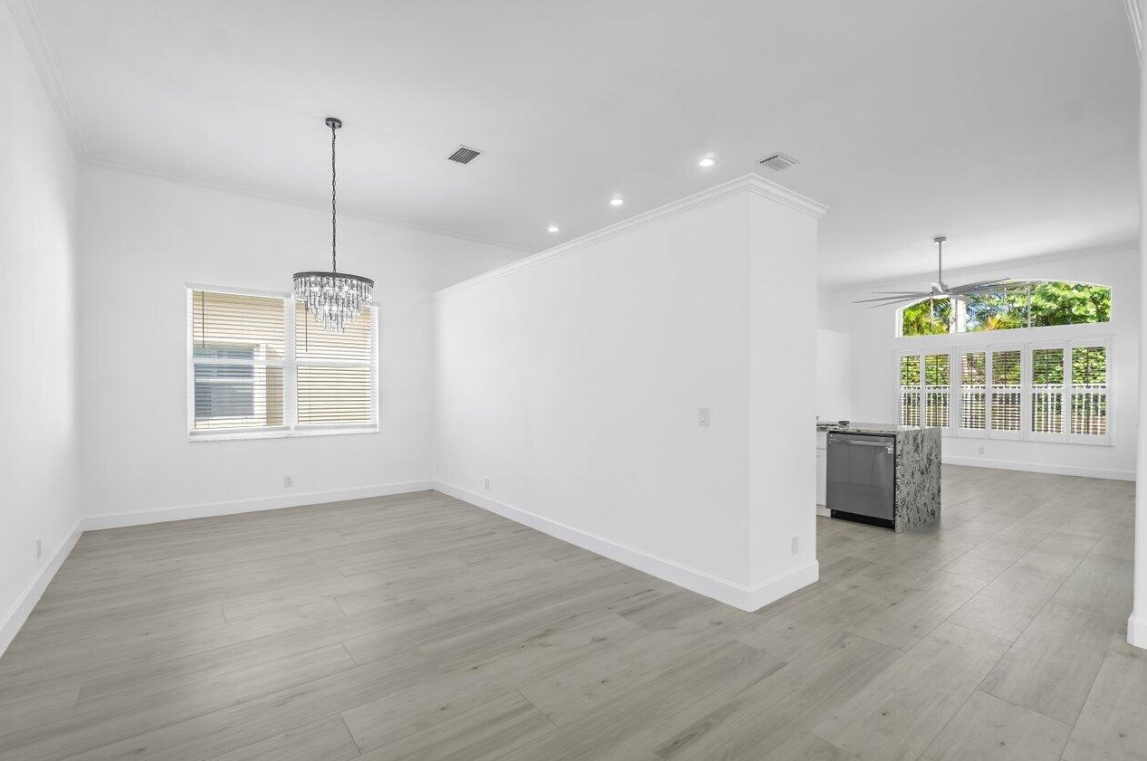 5954 Las Colinas Cir, Lake Worth FL  33463-6559 exterior