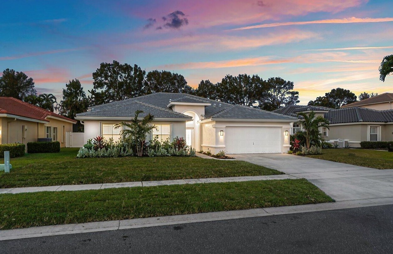 5954 Las Colinas Cir, Lake Worth FL  33463-6559 exterior