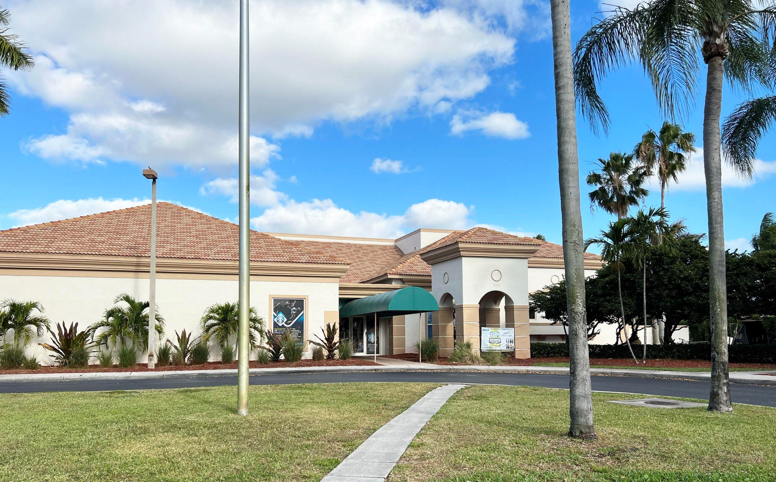 5954 Las Colinas Cir, Lake Worth FL  33463-6559 exterior