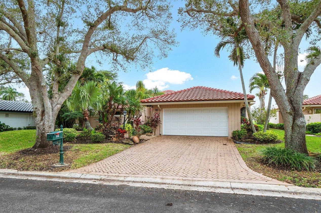16 Oaks Ln, Boynton Beach, FL 33436-7406