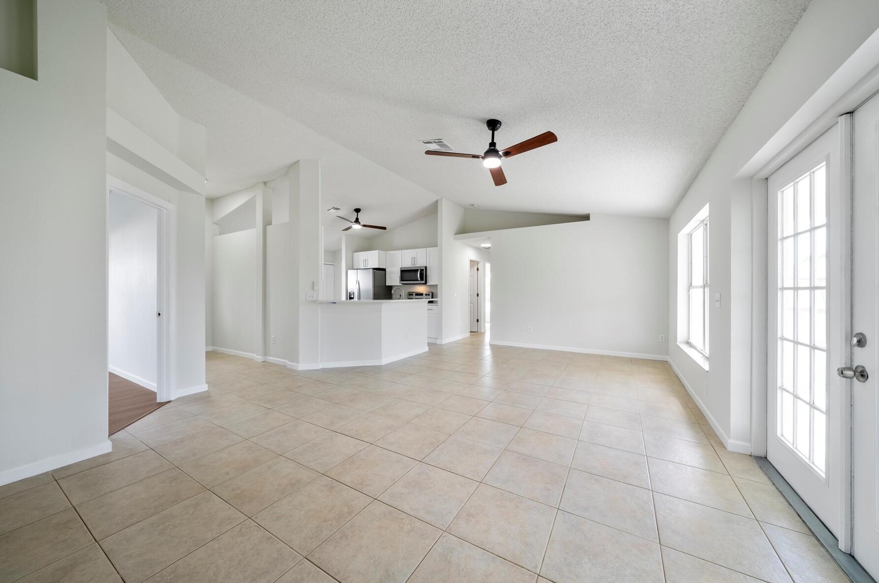 4570 Log Ct, Fort Pierce FL  34953-7547 exterior