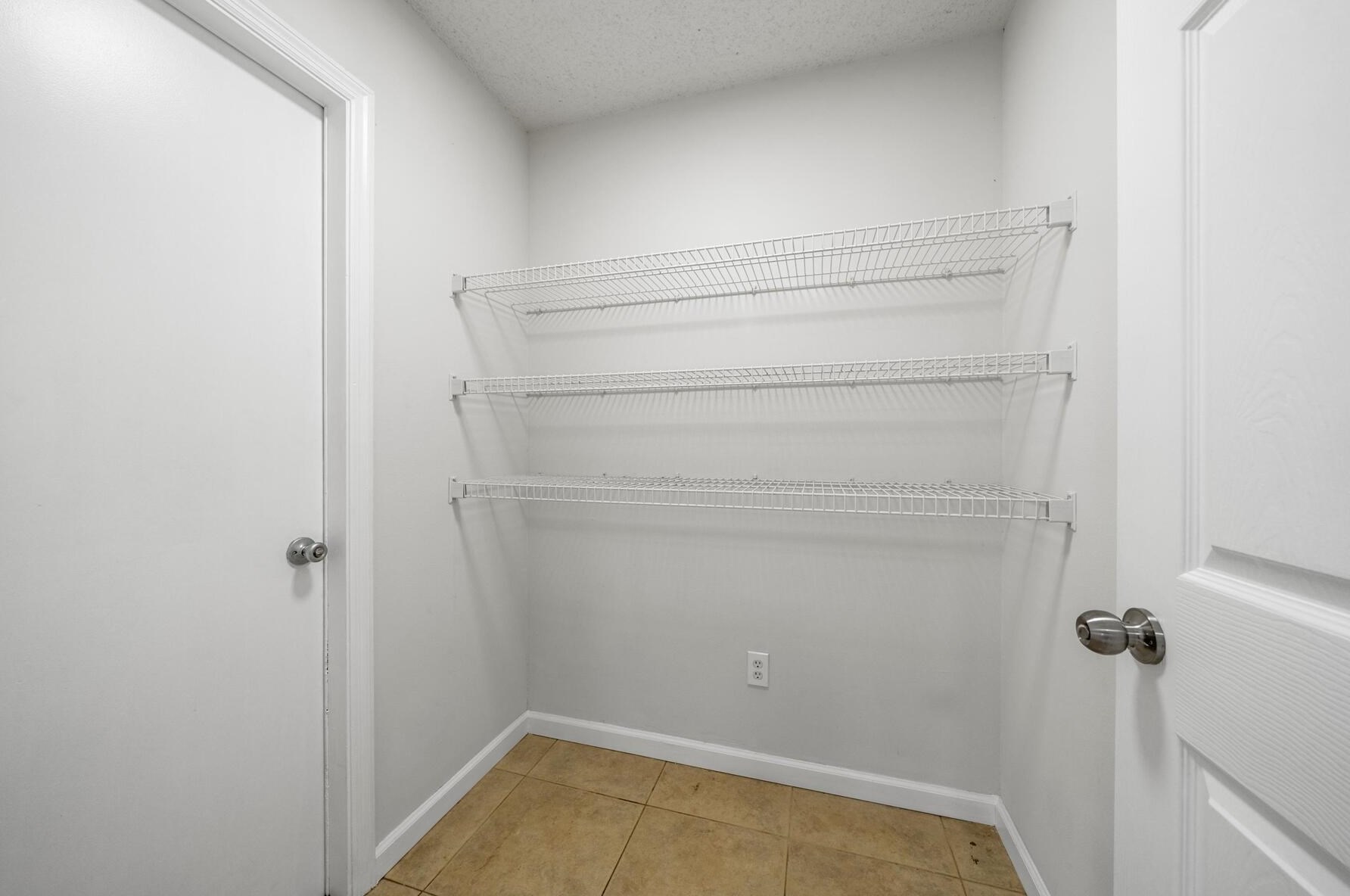 4570 Log Ct, Fort Pierce FL  34953-7547 exterior