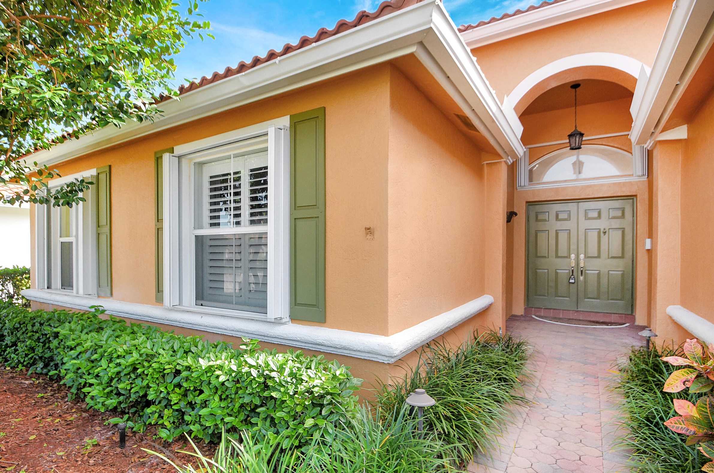 5858 Bay Hill Cir, Lake Worth, FL 33463