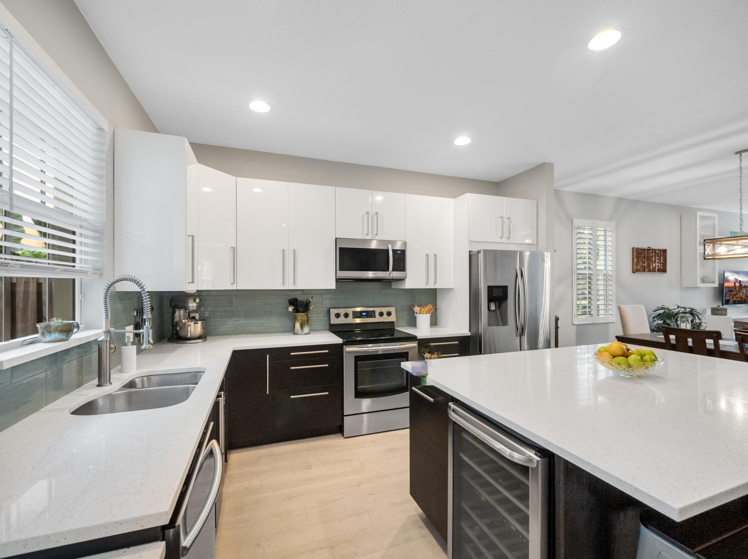204 Thatch Palm Cir, Jupiter FL  33458-7177 exterior