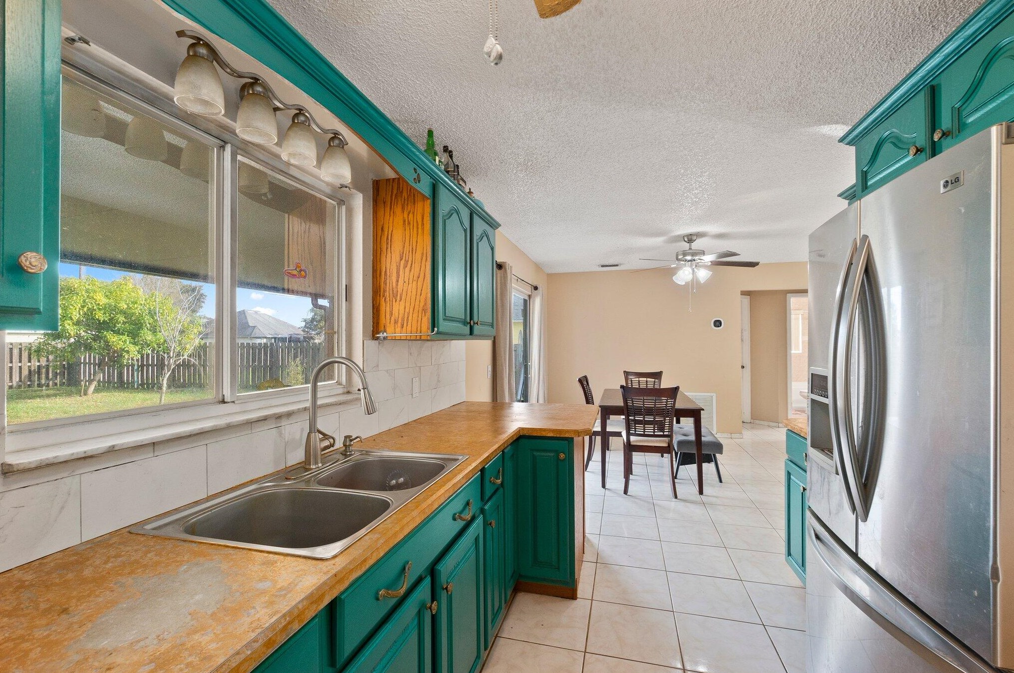 1914 Dranson Cir, Fort Pierce FL  34952-6628 exterior