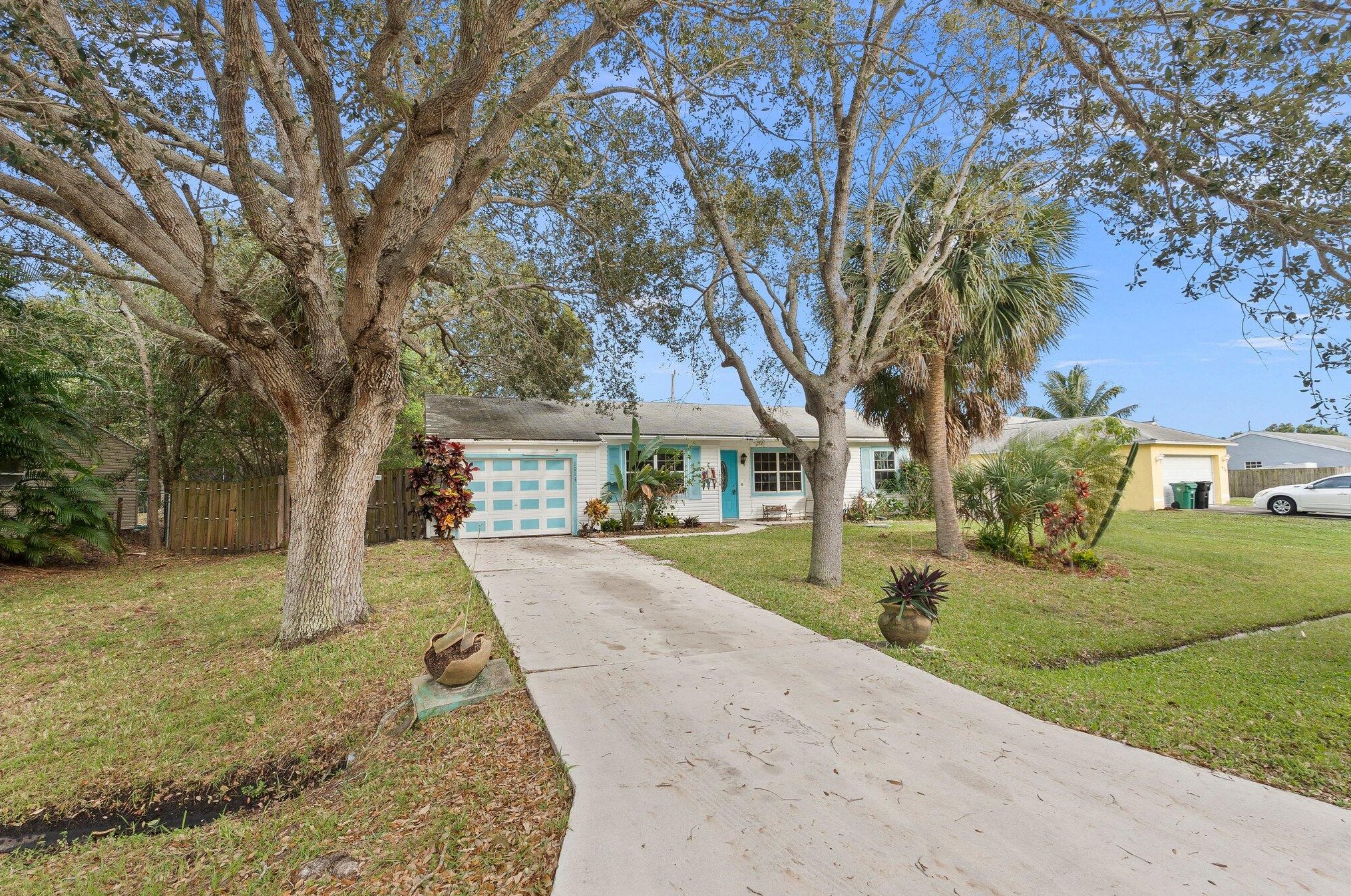 1914 Dranson Cir, Fort Pierce FL  34952-6628 exterior