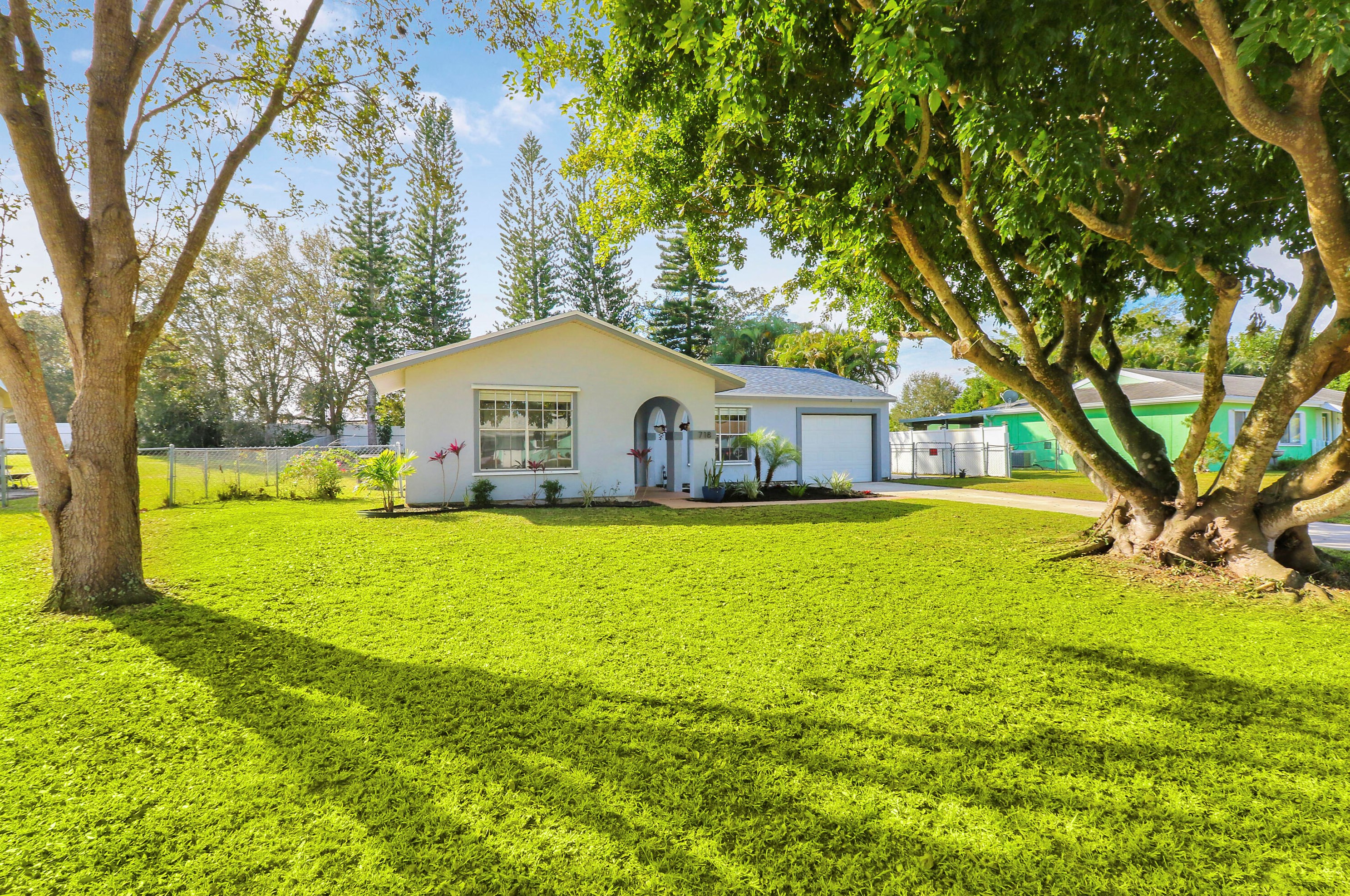 718 Sw Belmont Cir, Fort Pierce, FL 34953