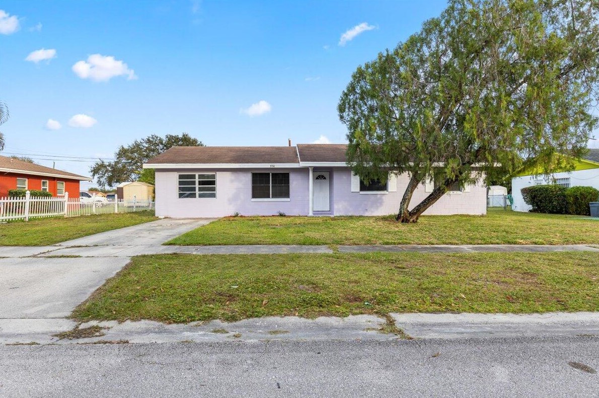 114 Devonshire Dr, Fort Pierce, FL 34946-1227