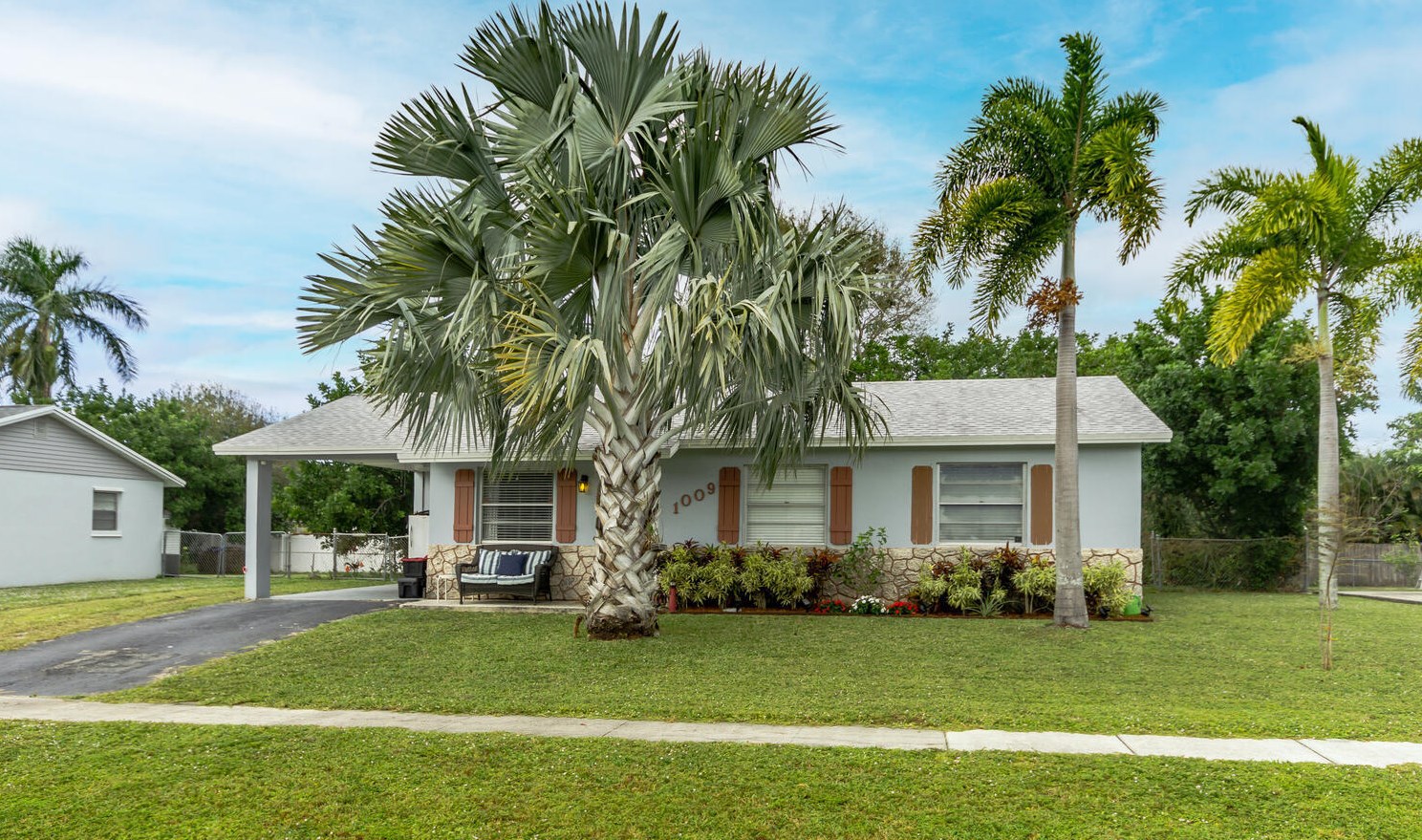 1009 Mohican Blvd, Jupiter, FL 33458