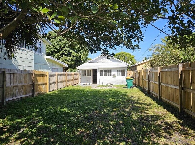 19 D St, Lake Worth, FL 33460-3624