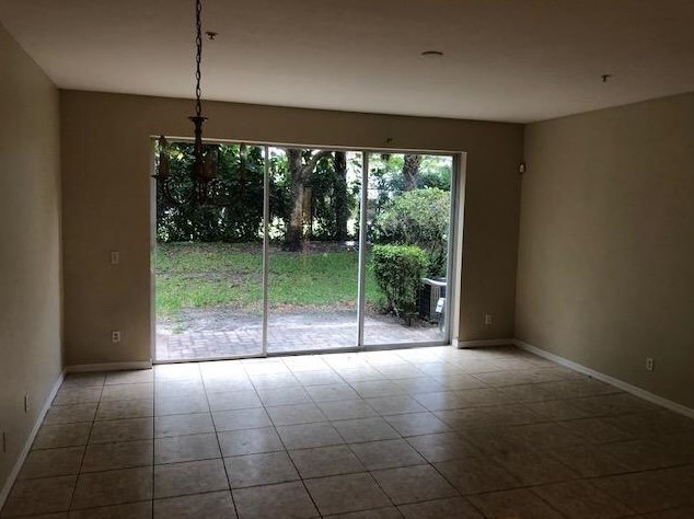 945 Pipers Cay Dr, West Palm Beach, FL 33415
