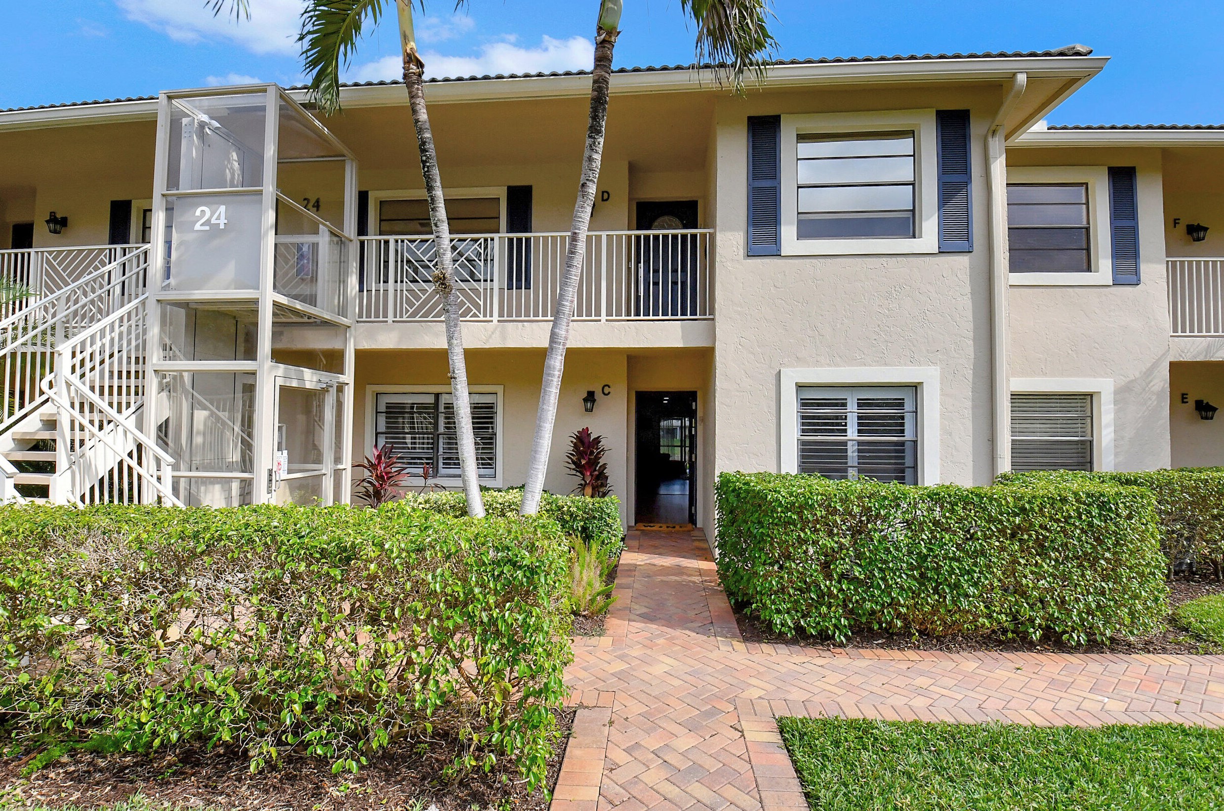24 Stratford Dr, Boynton Beach, FL 33436-6399
