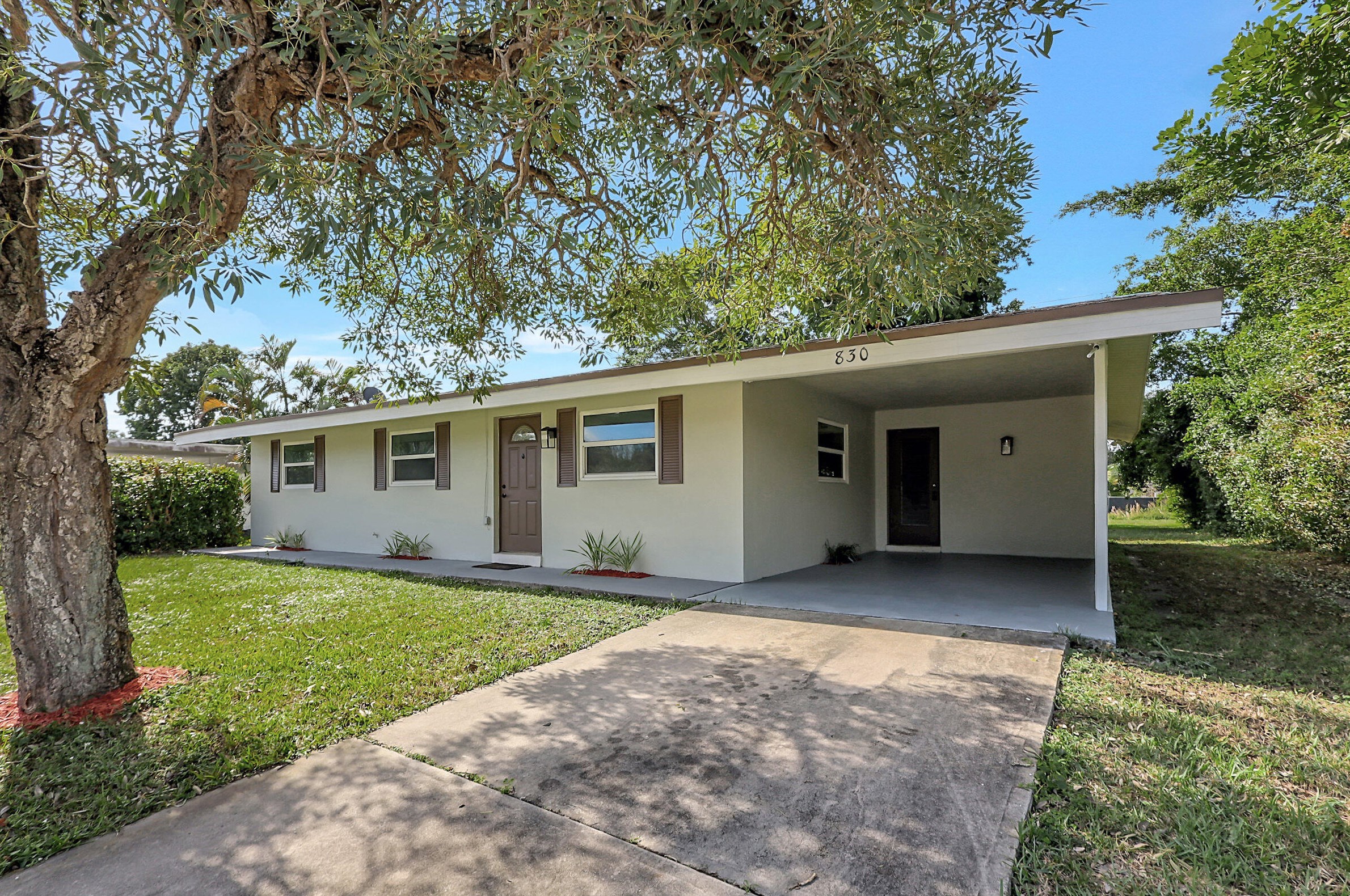 830 Sw Airoso Blvd, Fort Pierce, FL 34983