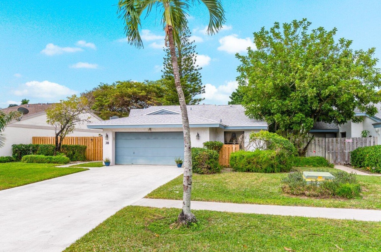 38 Baytree Cir, Boynton Beach, FL 33436