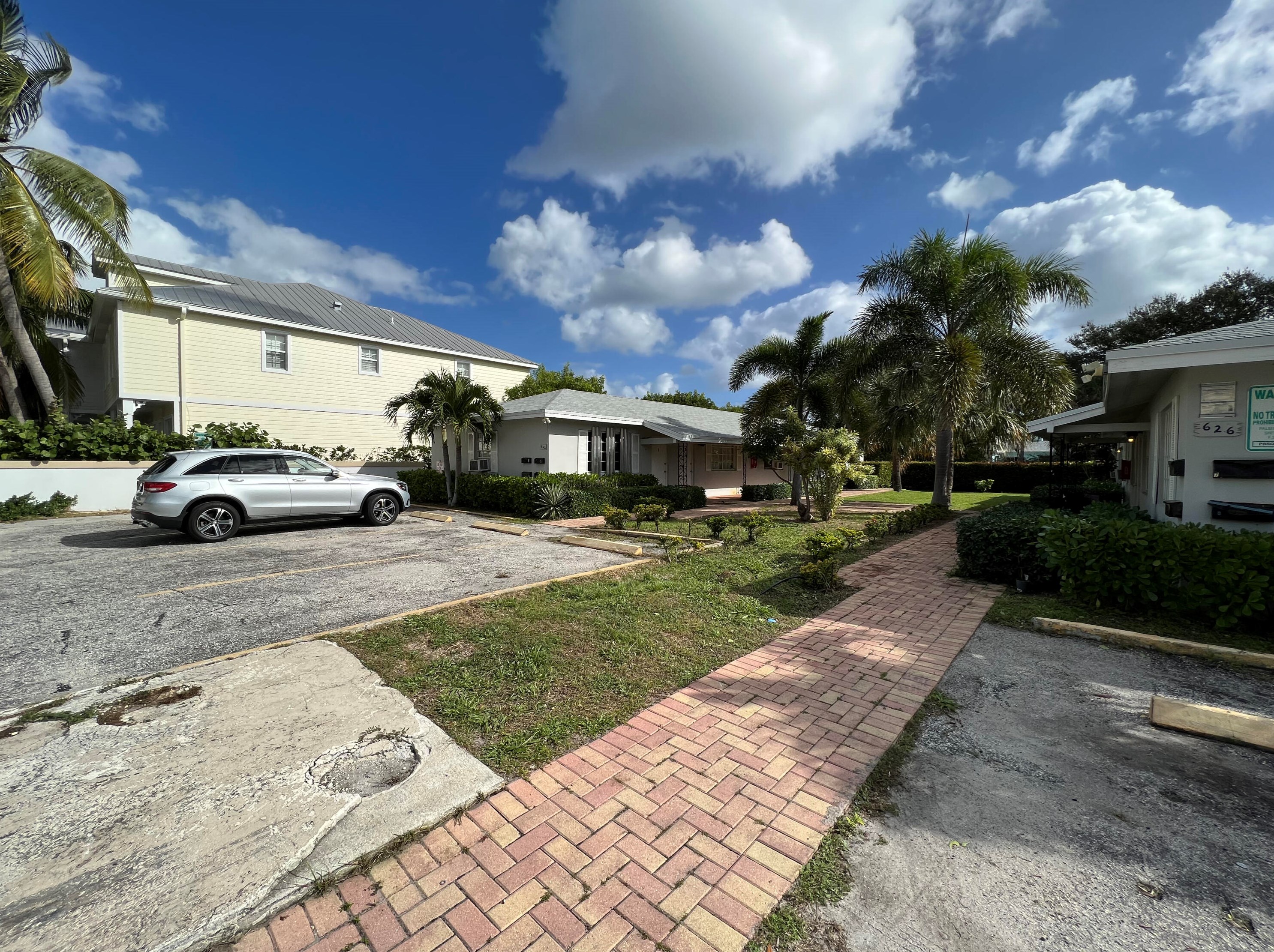 626 Federal Hwy, Lake Worth, FL 33460-3171