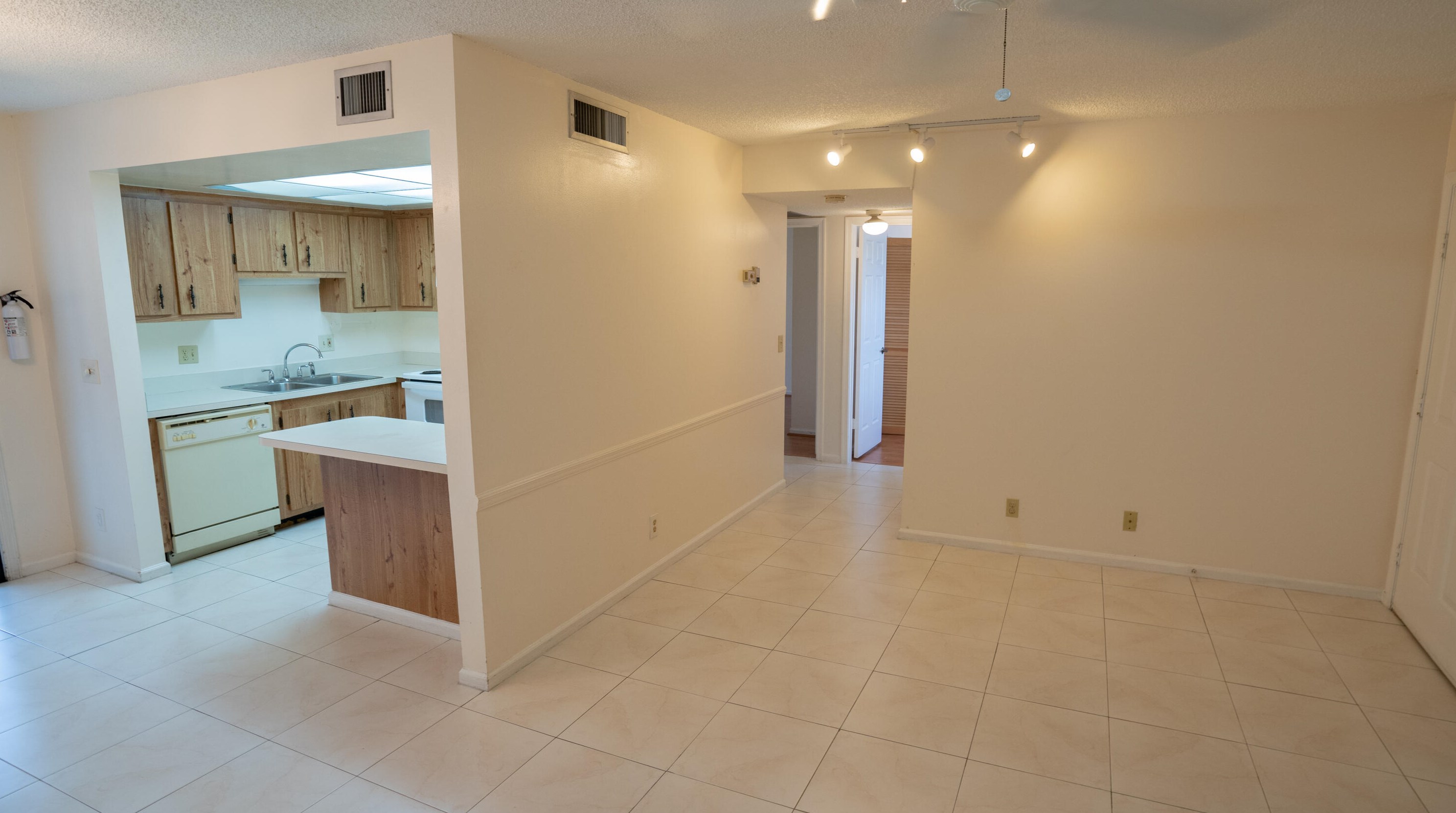 4686 Oak Terrace Dr, Lake Worth, FL 33463
