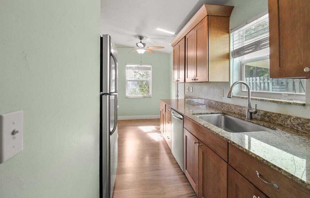 140 7th Ave, Boynton Beach FL  33435-3807 exterior