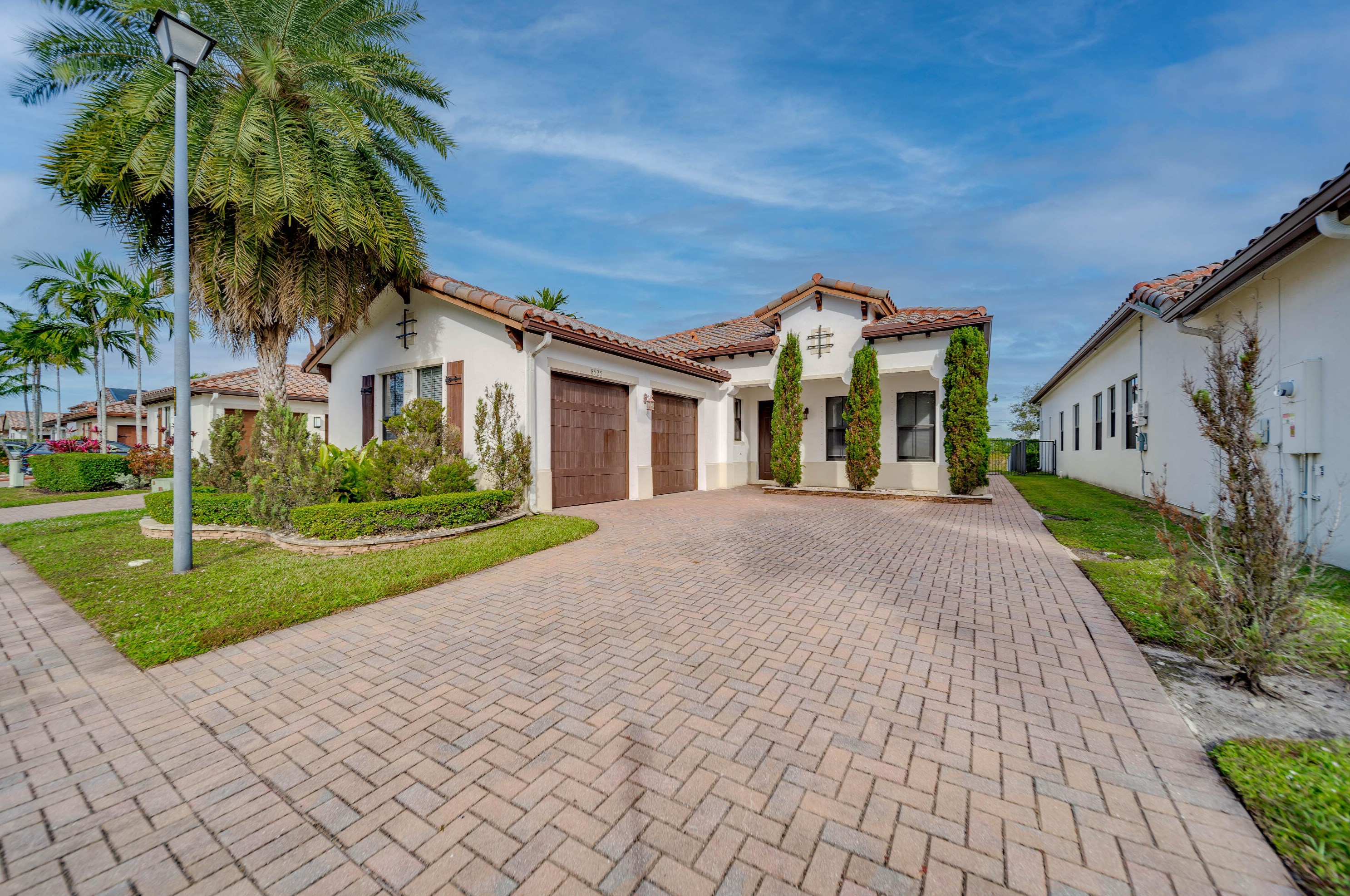 8525 Nw 41st St, Hollywood, FL 33024