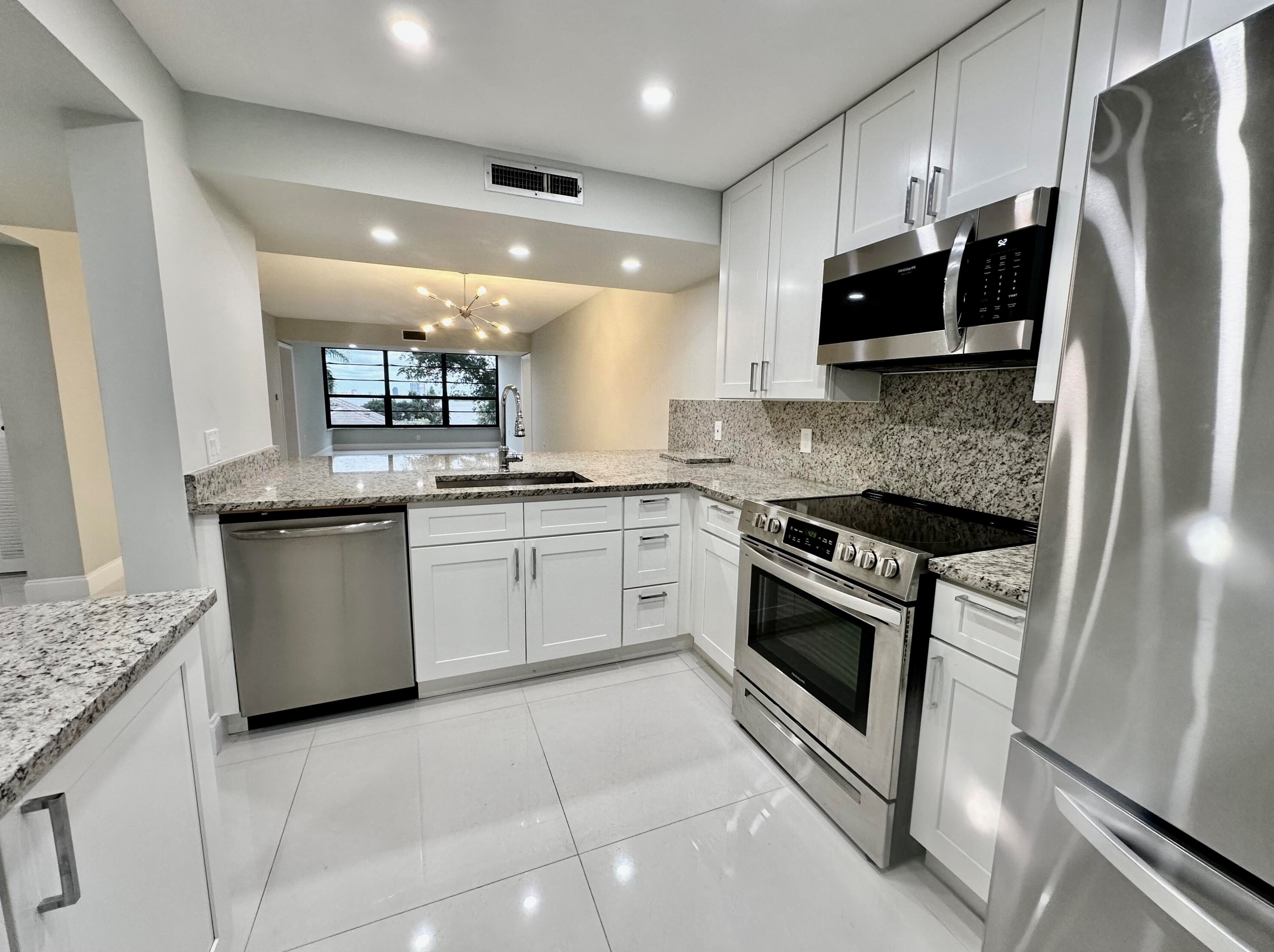 3500 Whitehall Dr #305, West Palm Beach, FL 33401