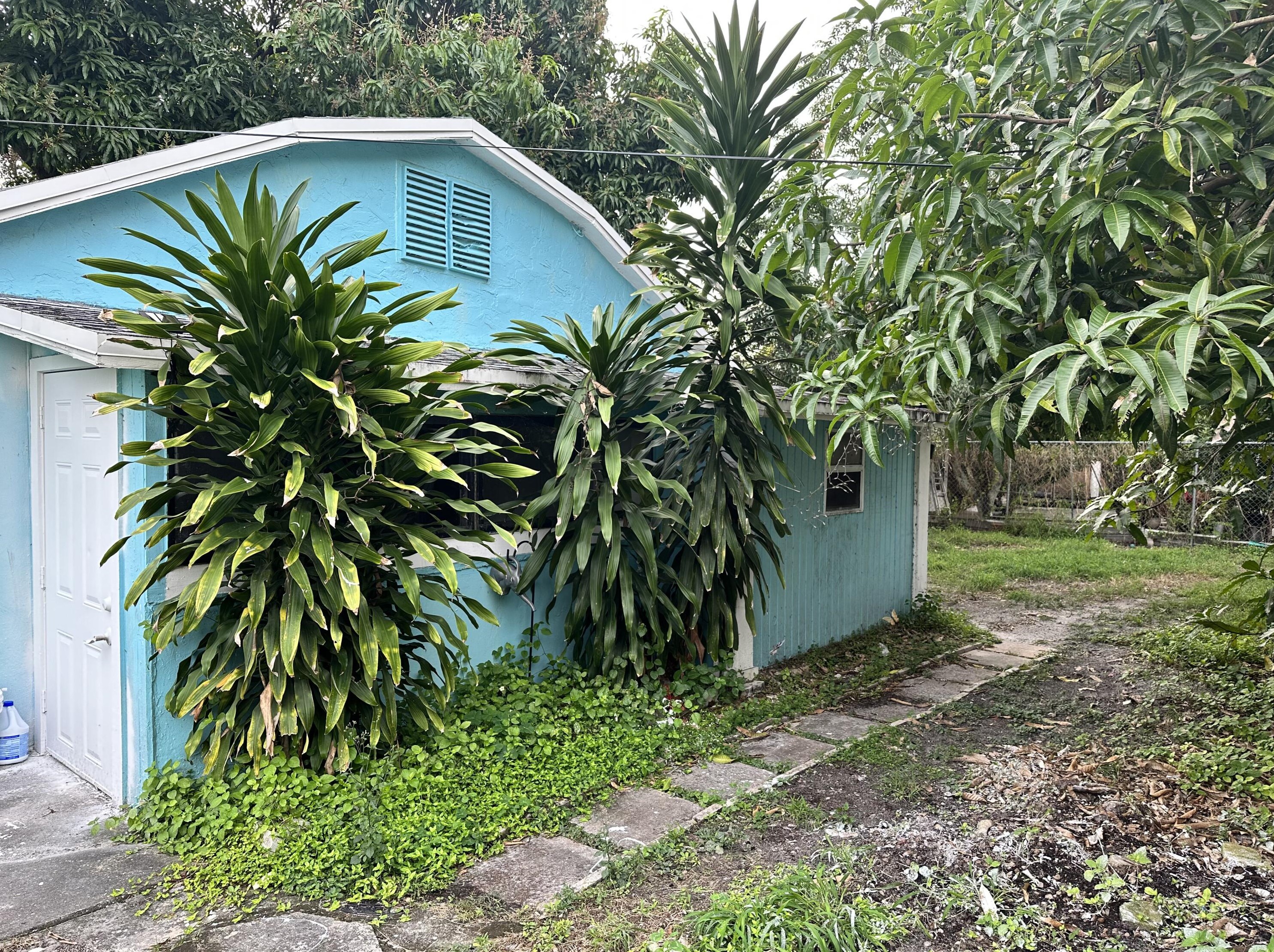 618 S Pine St #b, Lake Worth, FL 33460