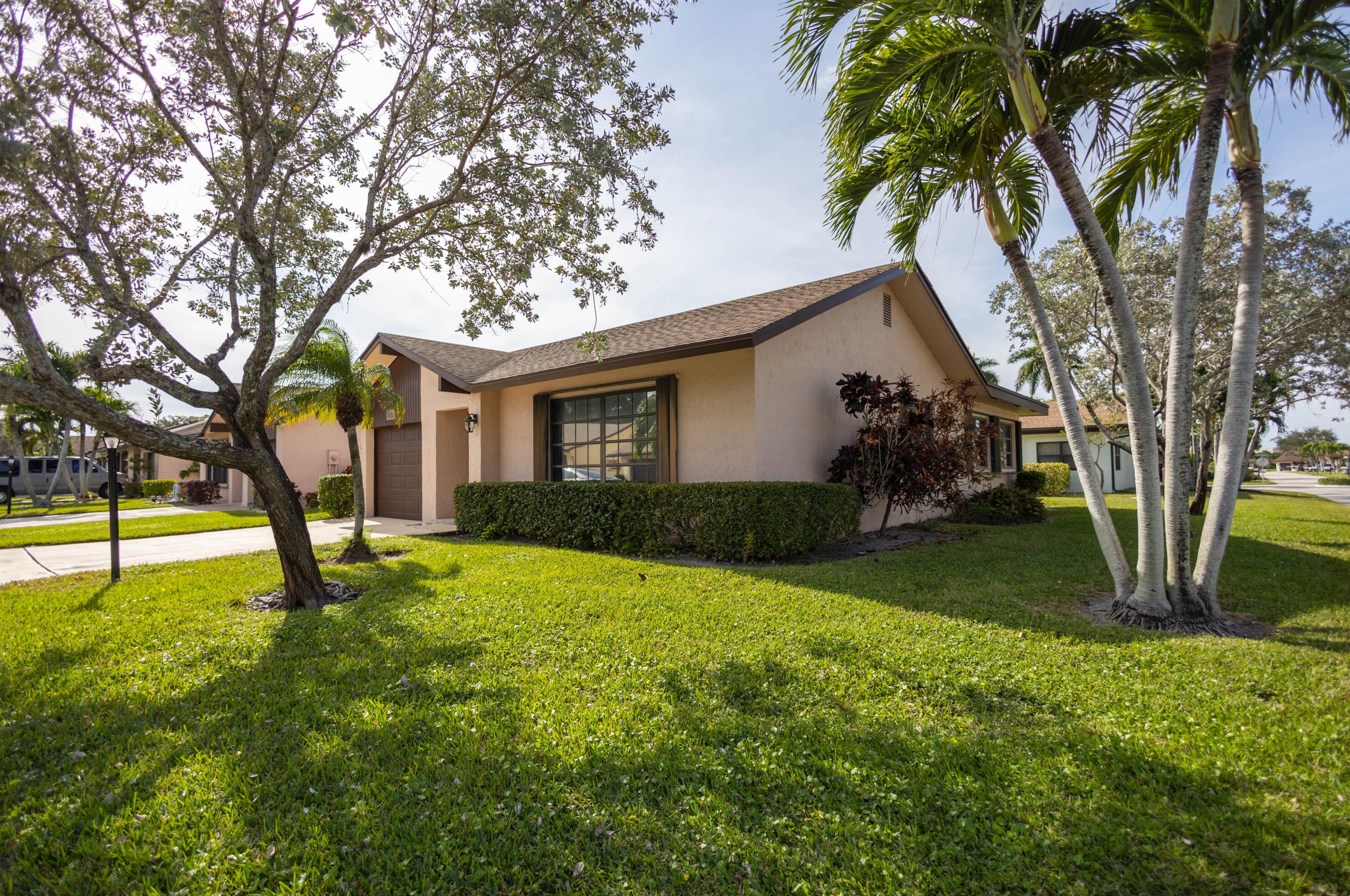 6242 Red Cedar Cir, Lake Worth, FL 33463