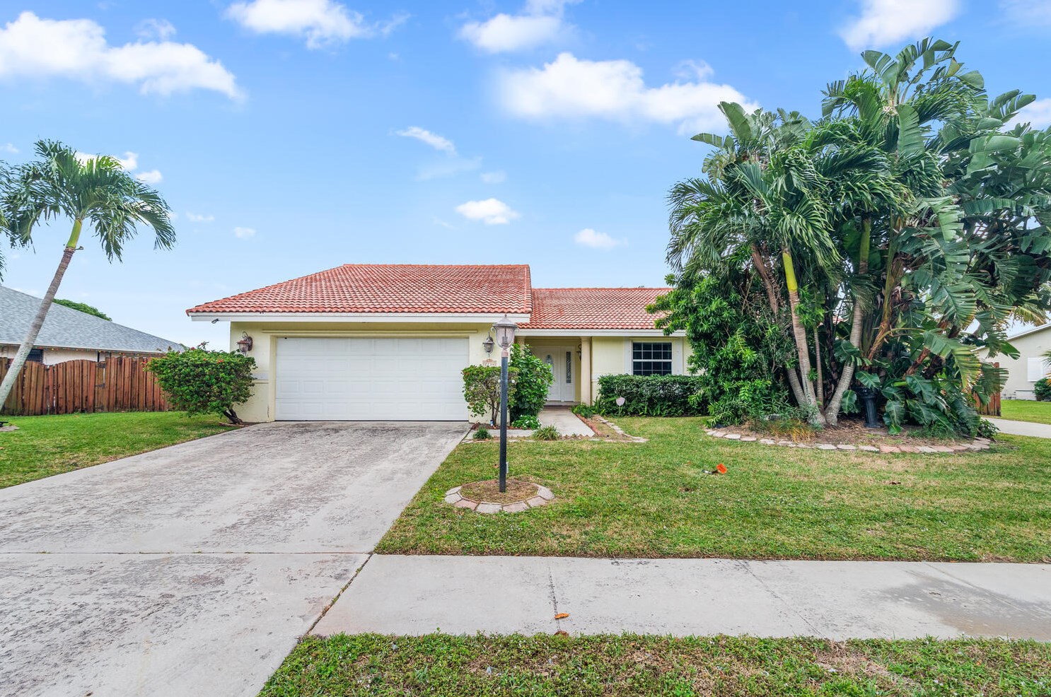 2734 N Patrick Cir, West Palm Beach, FL 33406