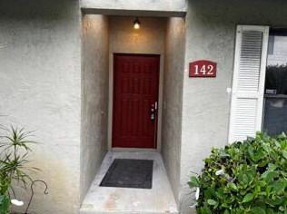 142 Meadows Dr, Boynton Beach, FL 33436