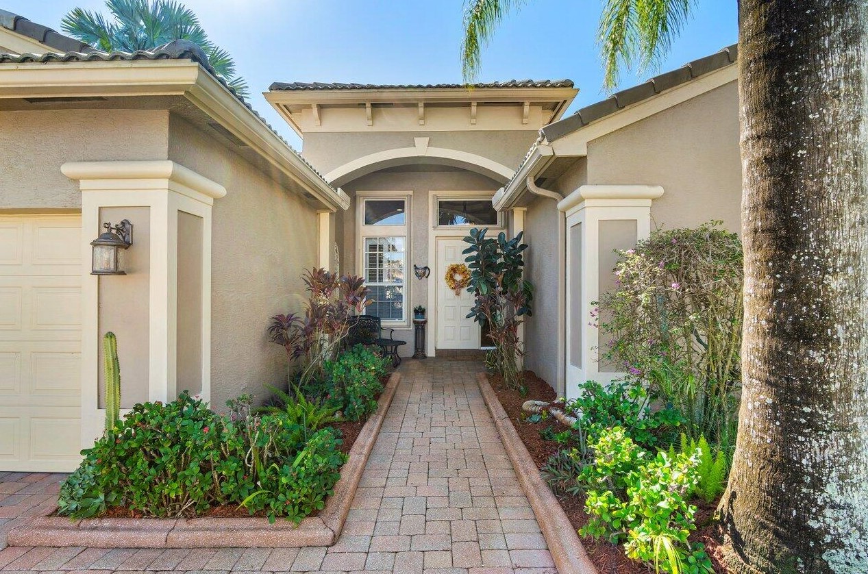9586 Lantern Bay Cir, West Palm Beach, FL 33411-5171