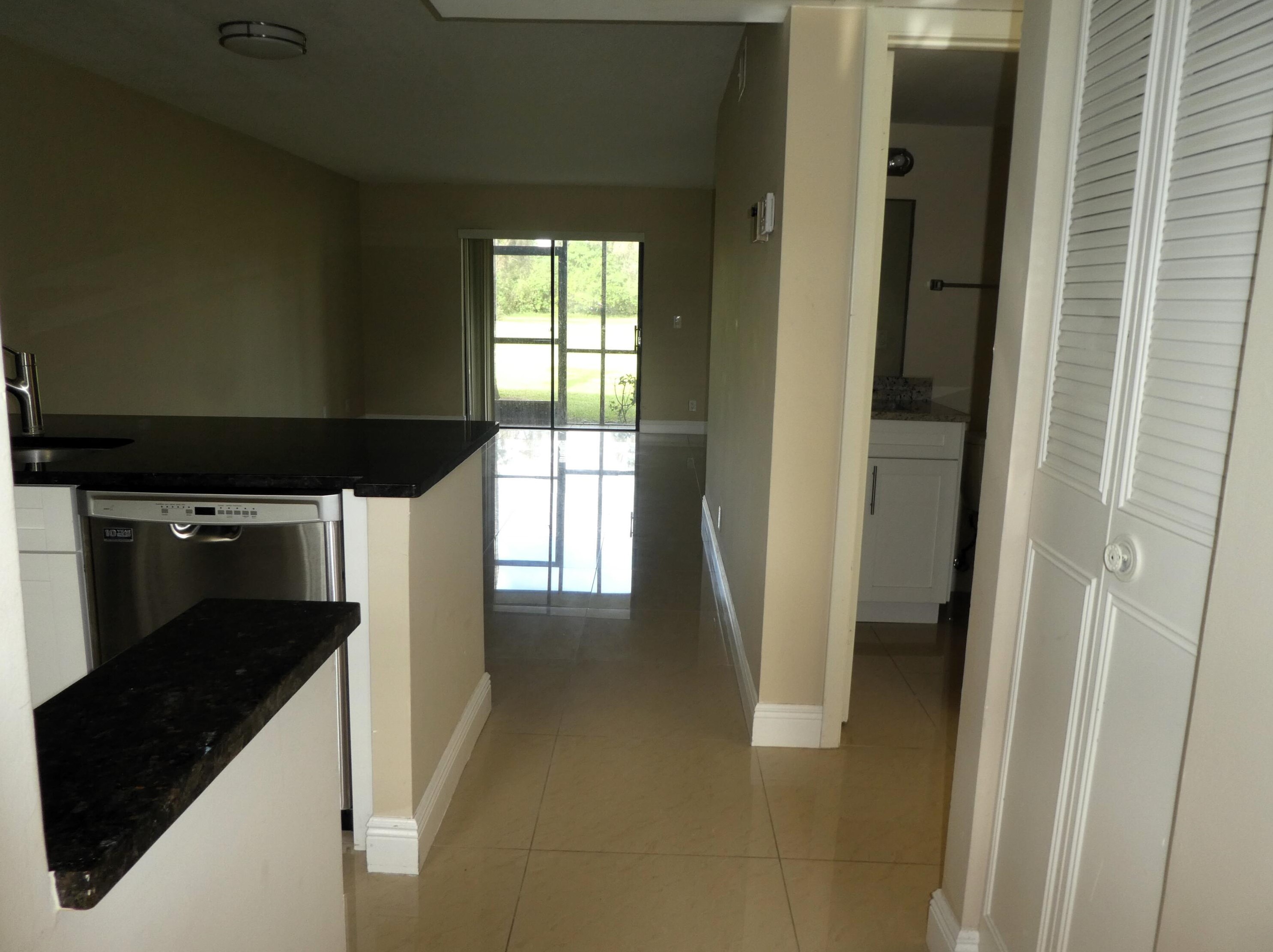 7113 Golf Colony Ct #106, Lake Worth, FL 33467