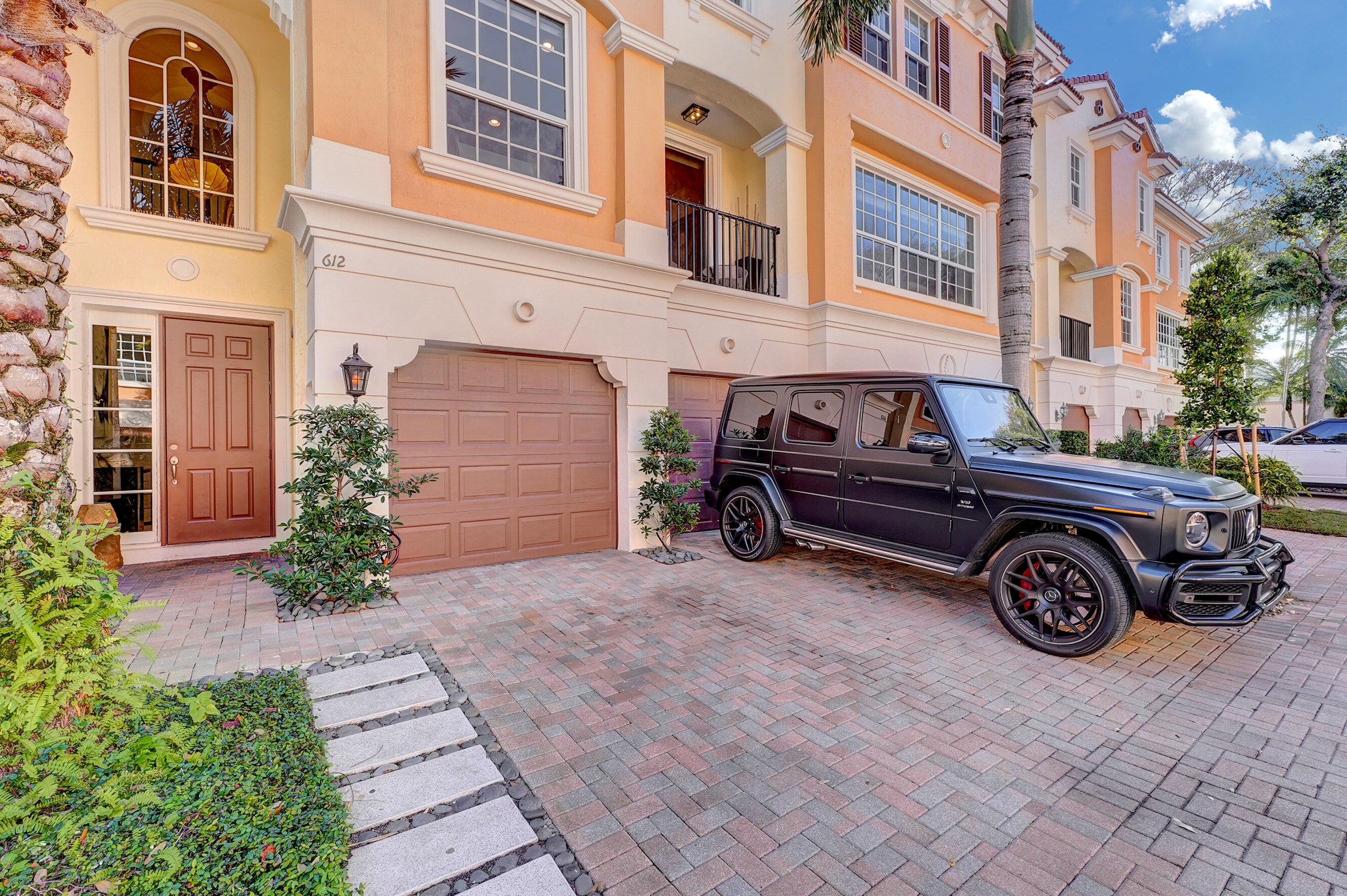 612 Rossetti Ln, Boca Raton, FL 33487-5212