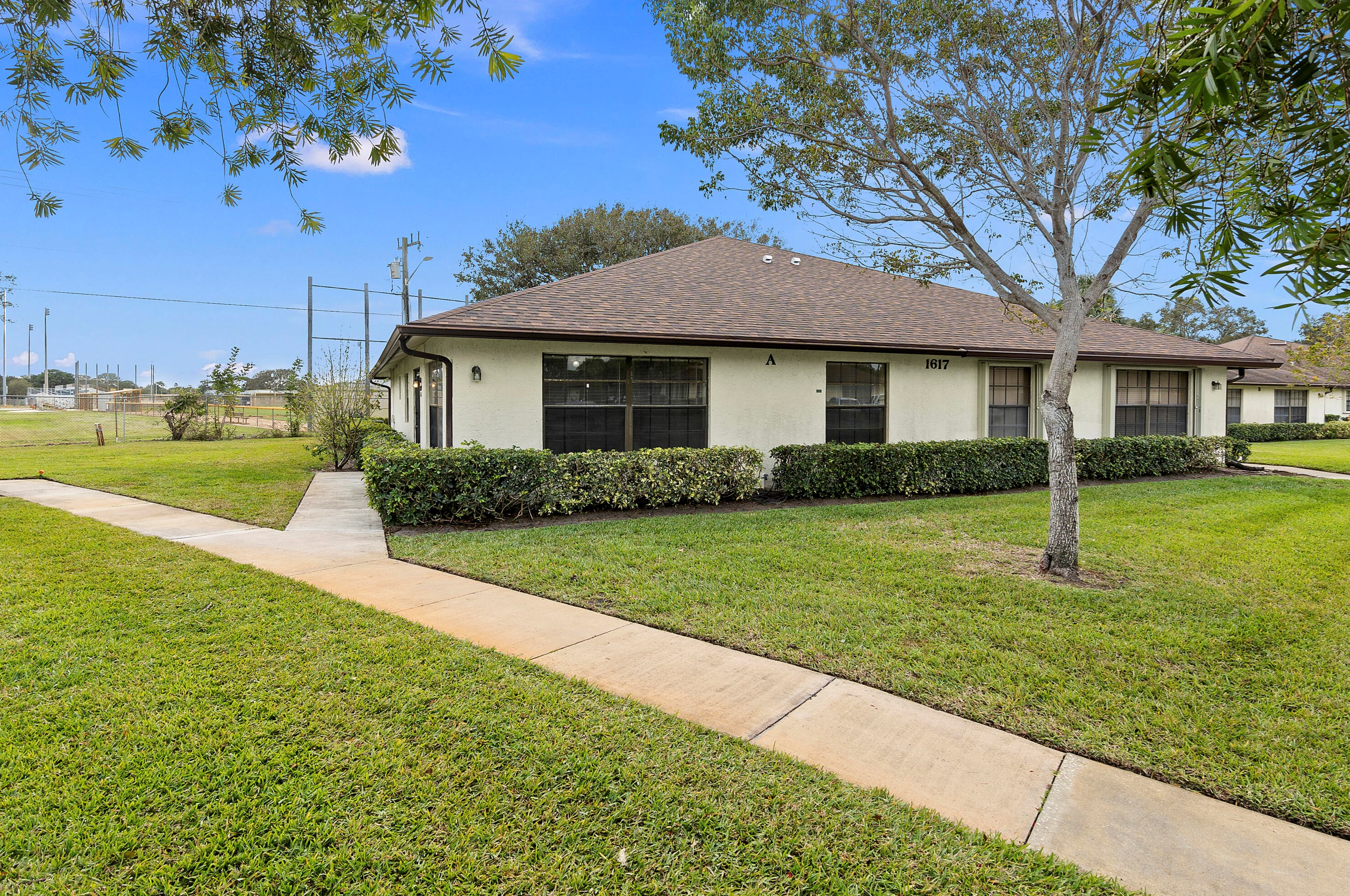1617 Laurel Leaf Ln, Fort Pierce, FL 34950-5294