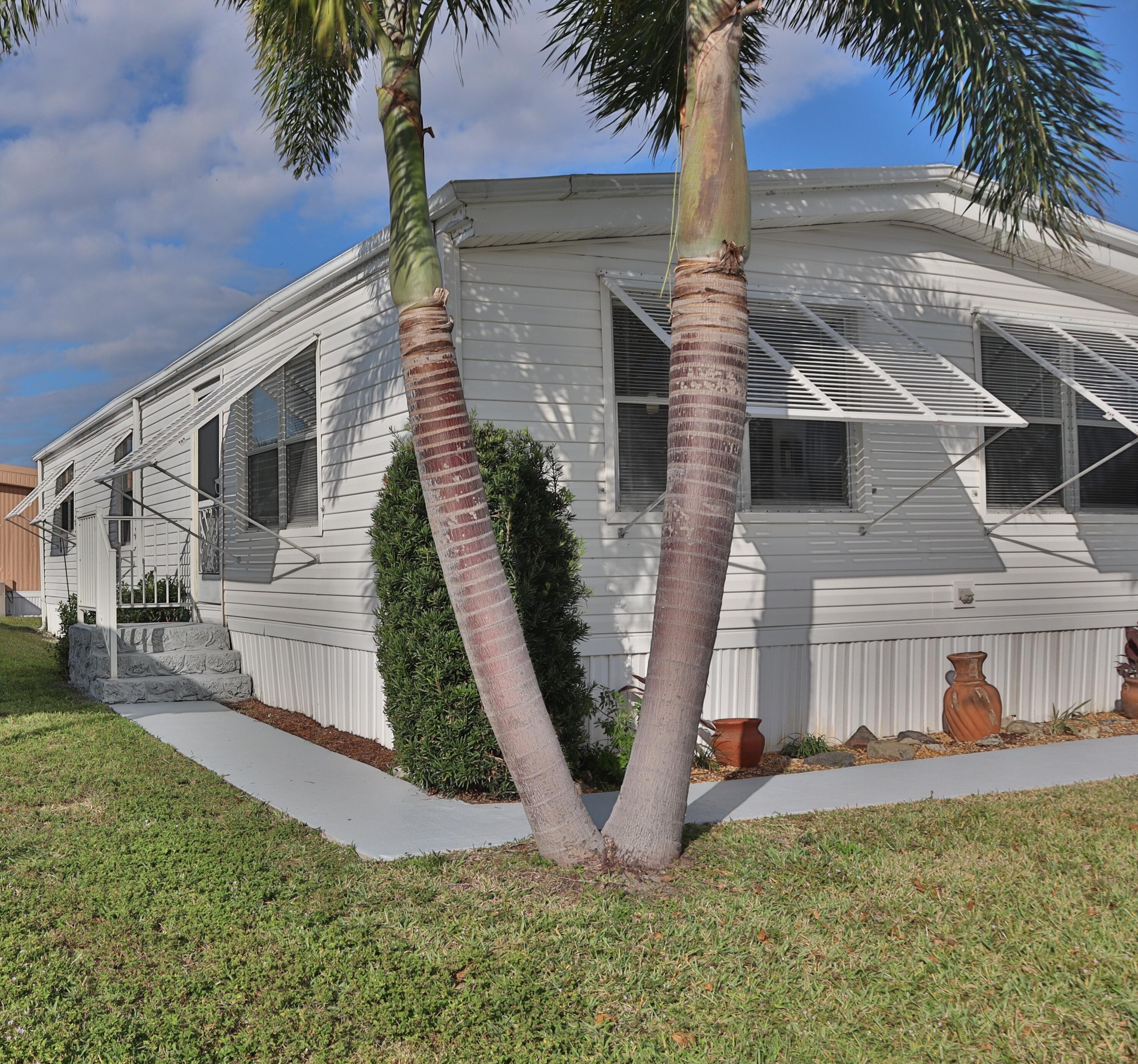 38010 Frenchmans Bay, Boynton Beach FL  33436-1958 exterior