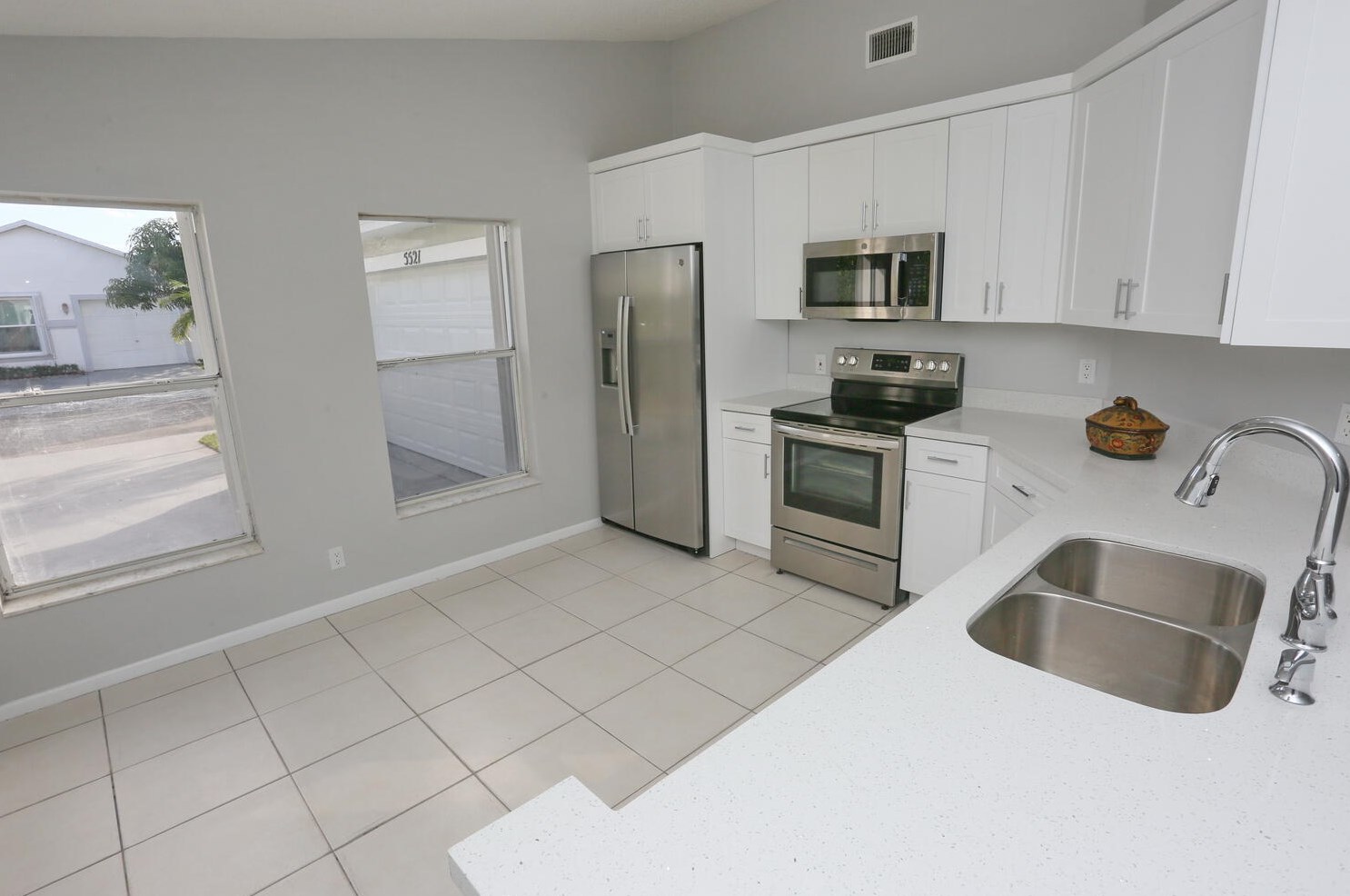 5521 Boynton Pl, Boynton Beach FL exterior