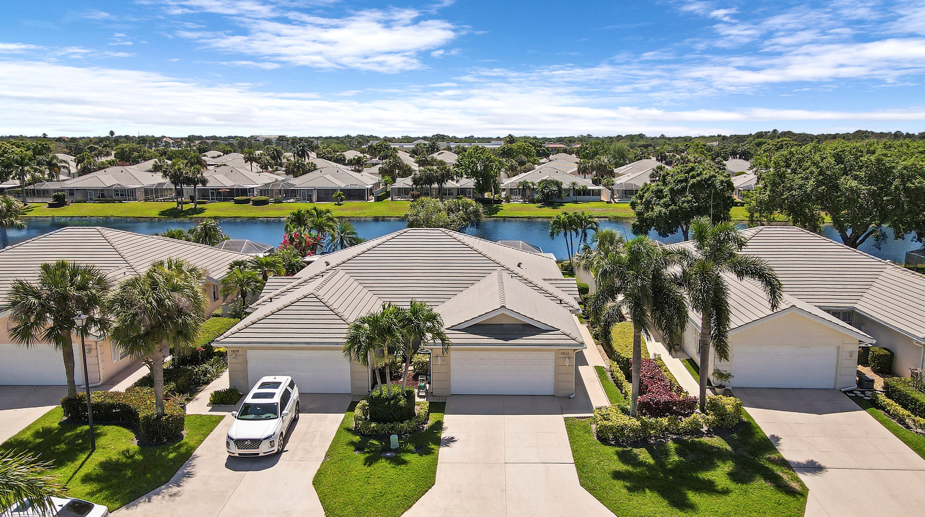 1211 Bentley Cir, Fort Pierce FL  34986-1871 exterior