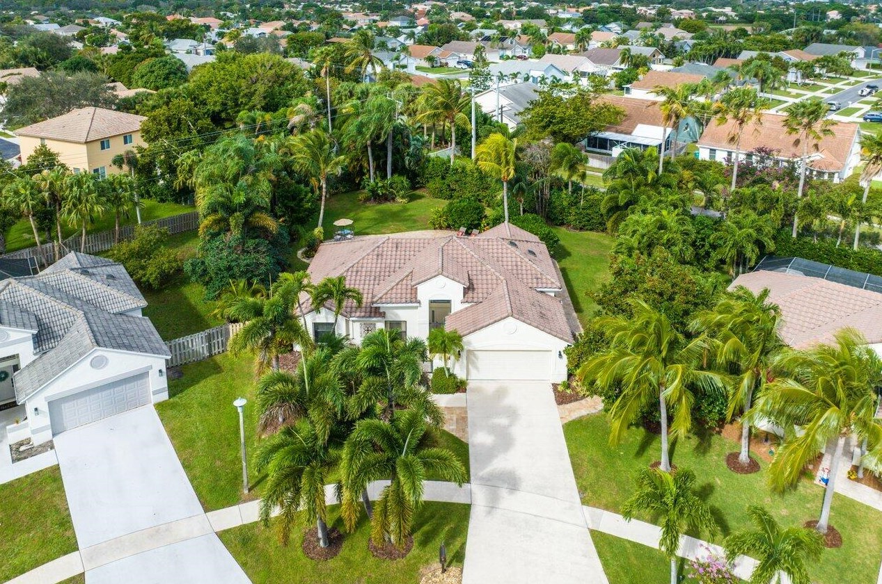 17 Dogwood Cir, Boynton Beach, FL 33436-9145