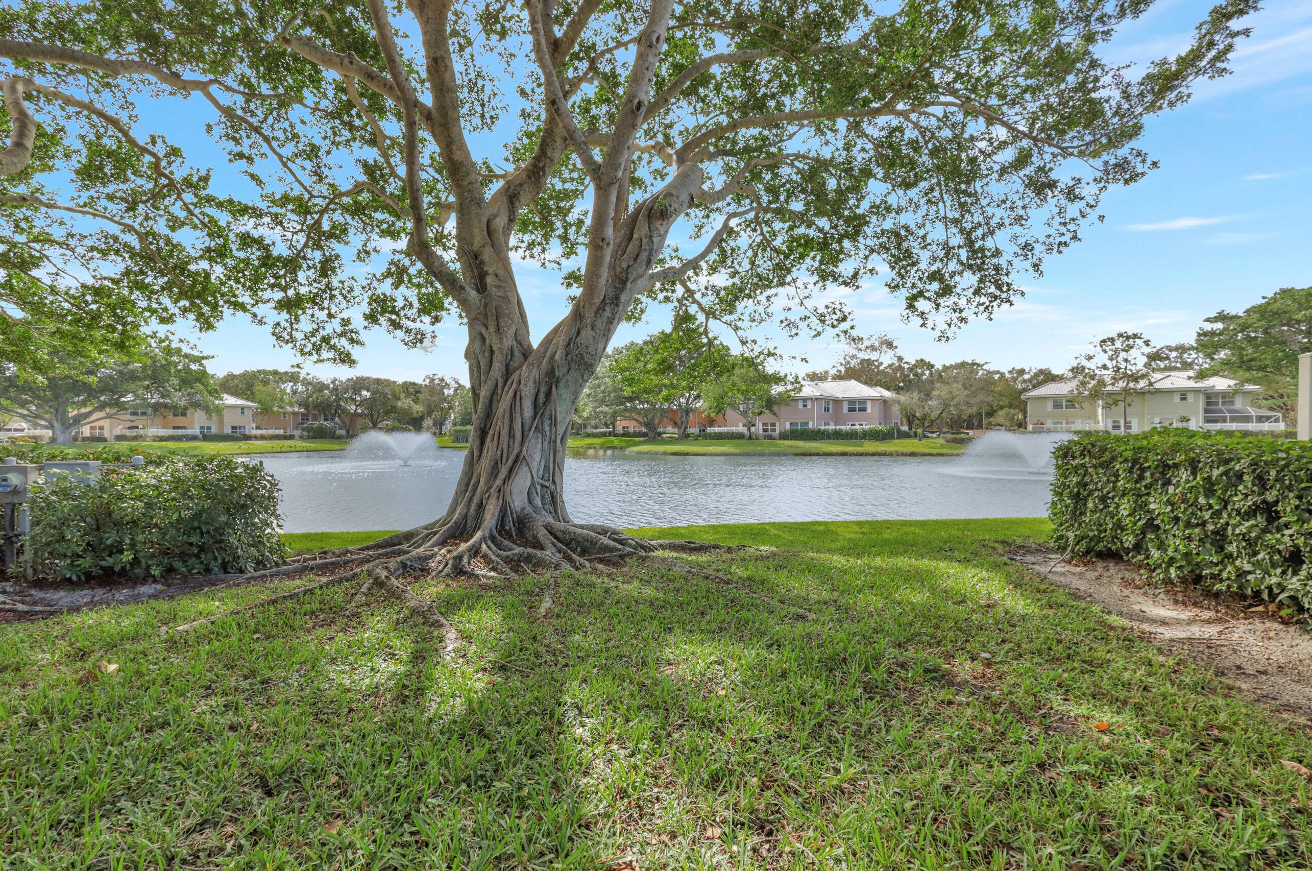 1906 Hartford Ct, West Palm Beach FL  33409-7521 exterior