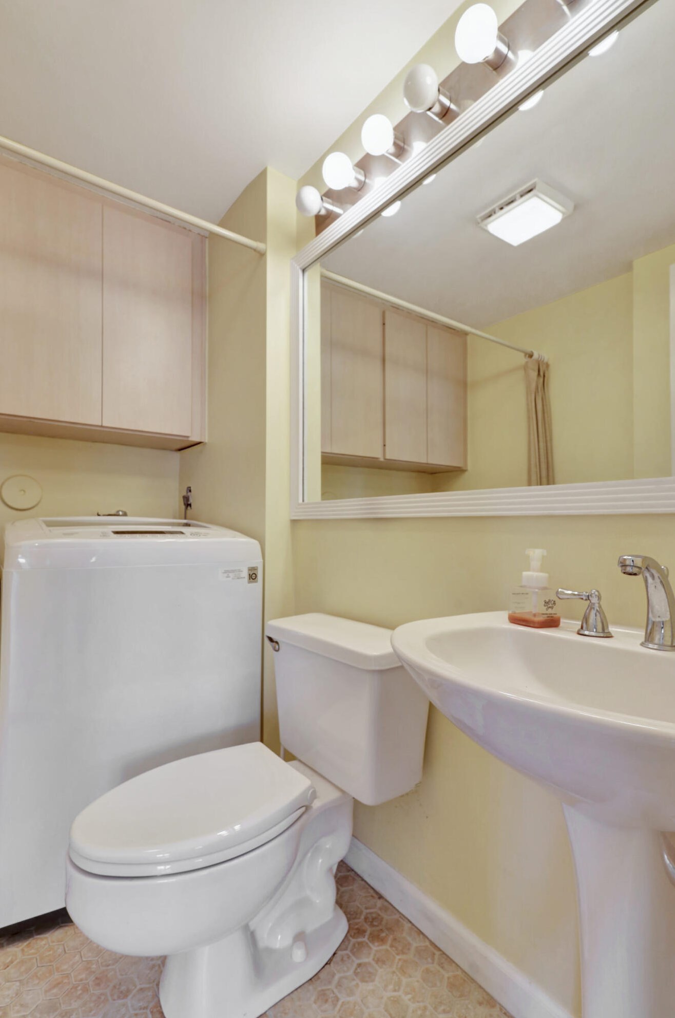 1906 Hartford Ct, West Palm Beach FL  33409-7521 exterior