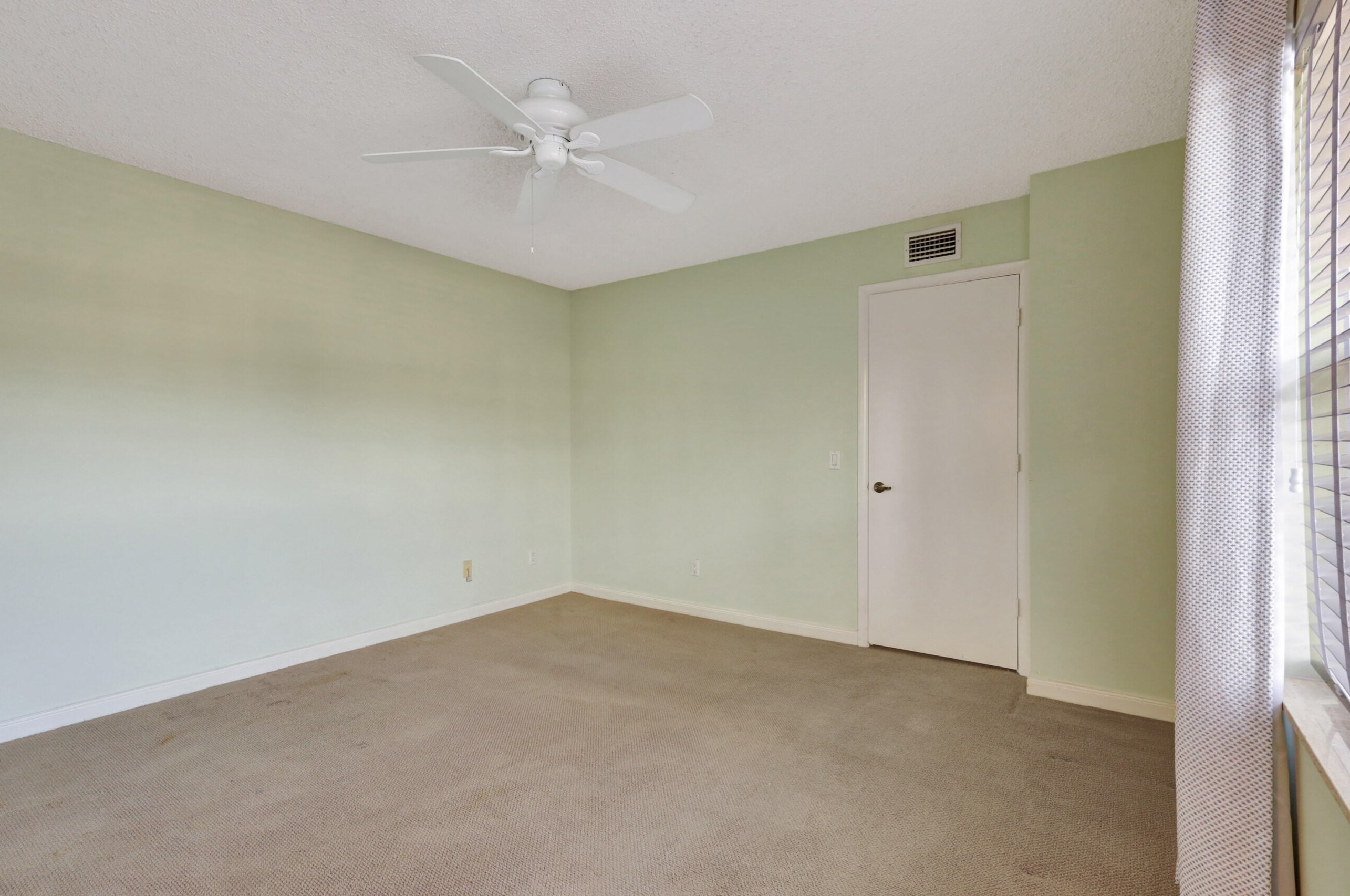 1906 Hartford Ct, West Palm Beach FL  33409-7521 exterior