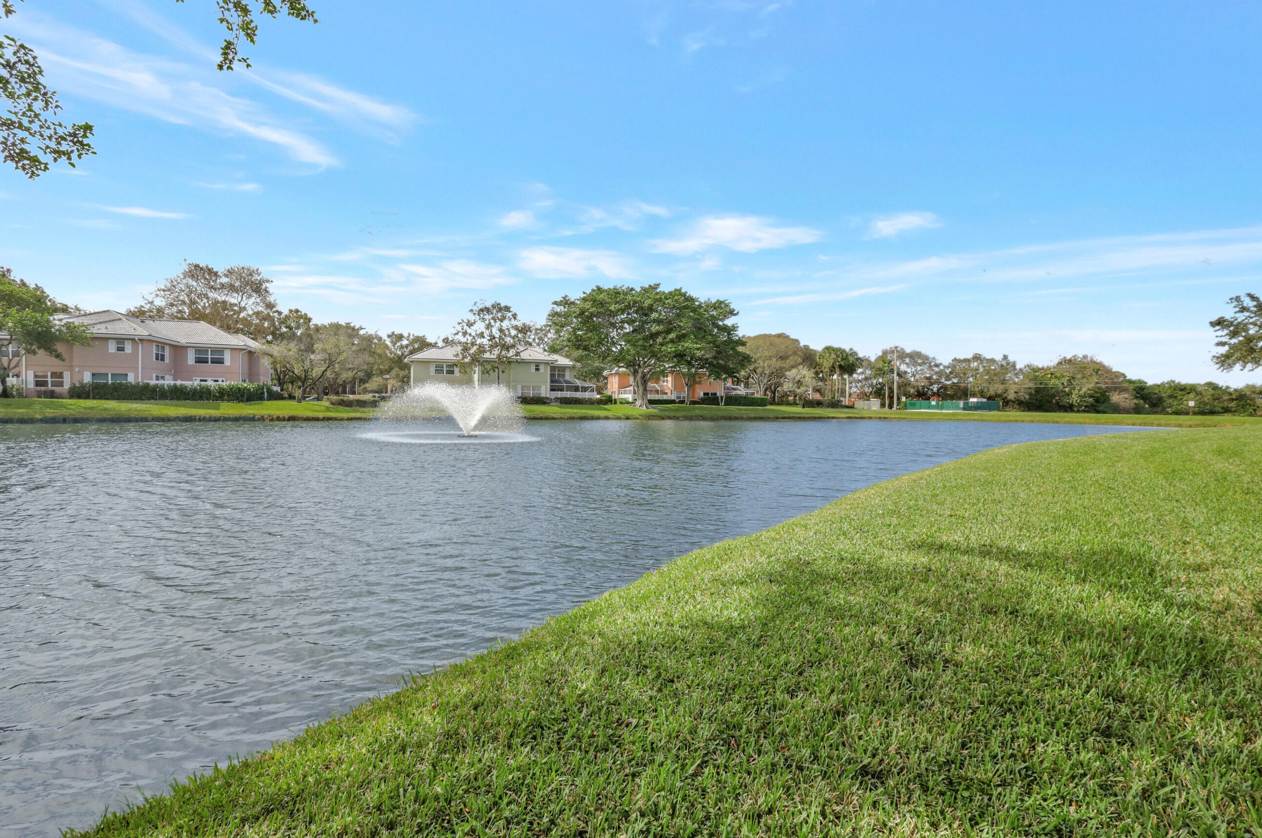 1906 Hartford Ct, West Palm Beach FL  33409-7521 exterior