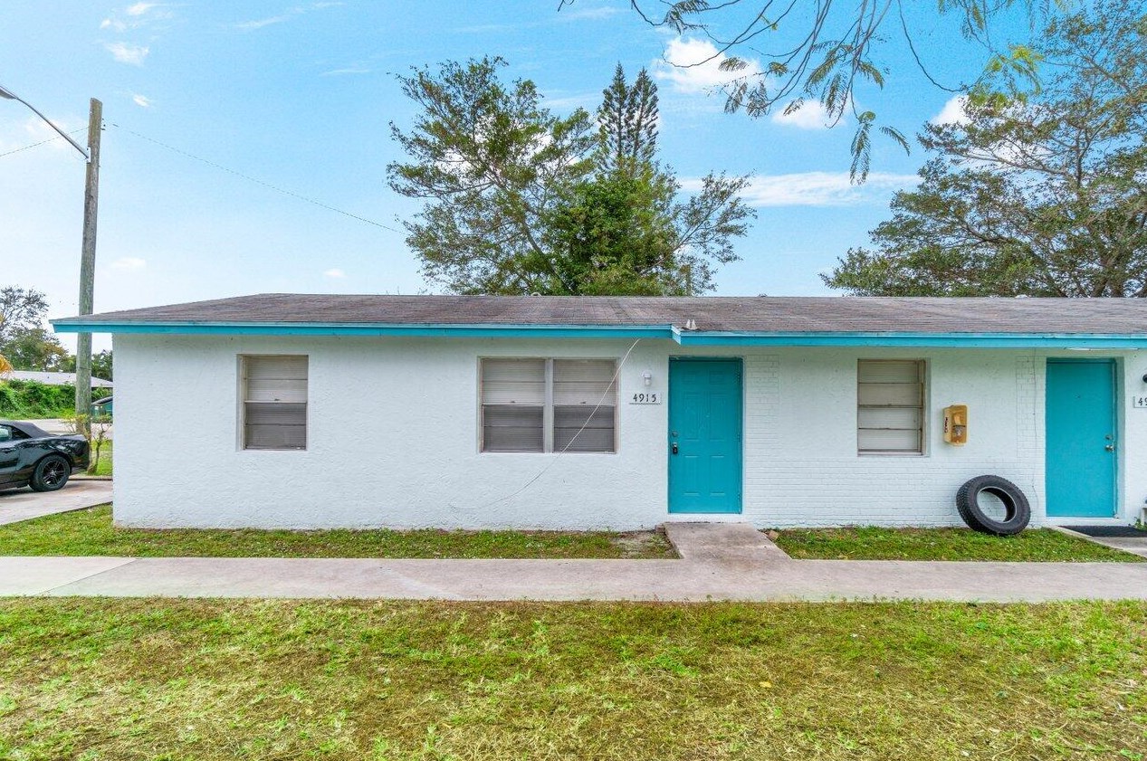 4915 Gulfstream Rd, Lake Worth, FL 33461