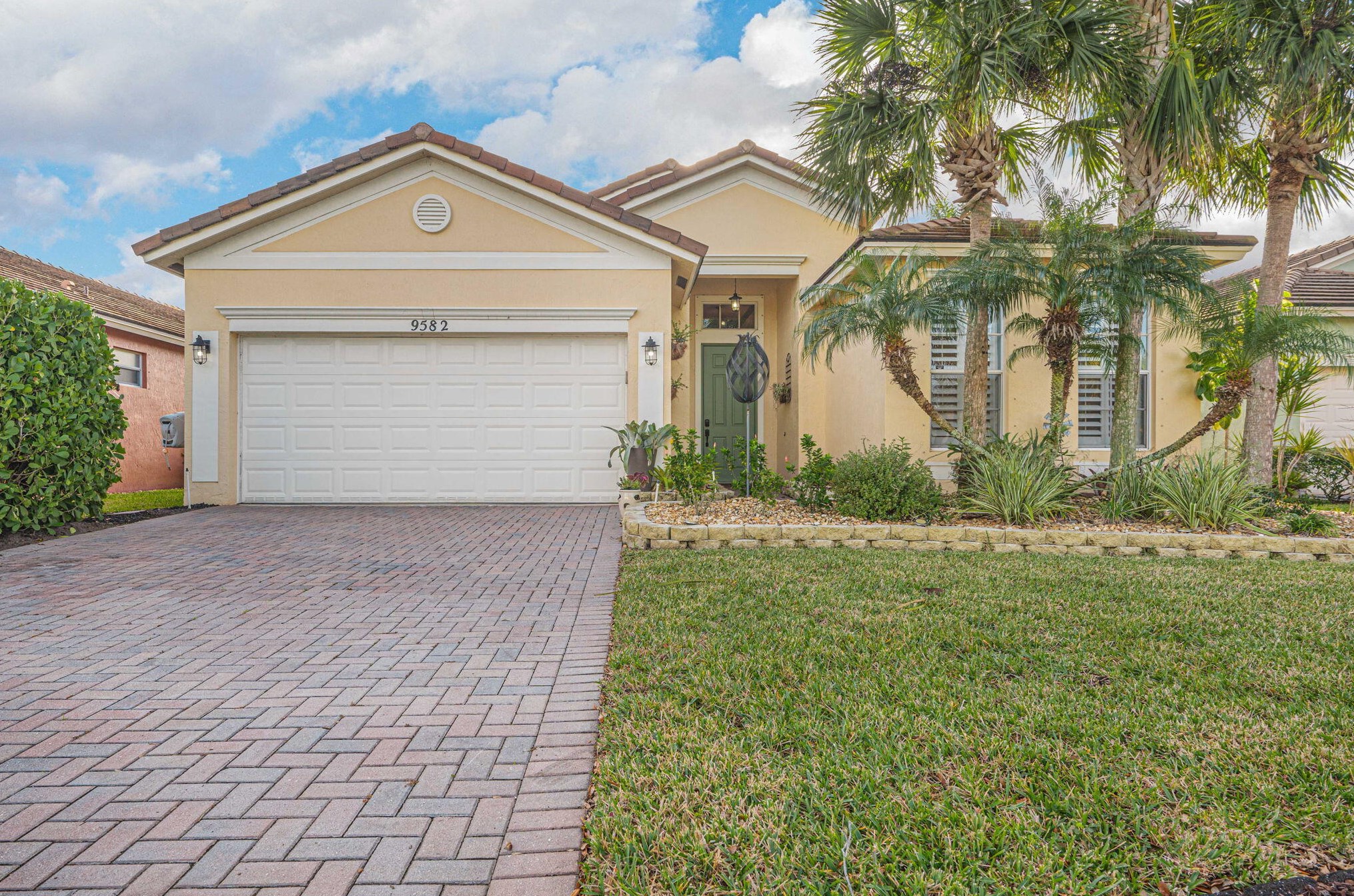 9582 Lindale Trace Blvd, Fort Pierce, FL 34987-2438