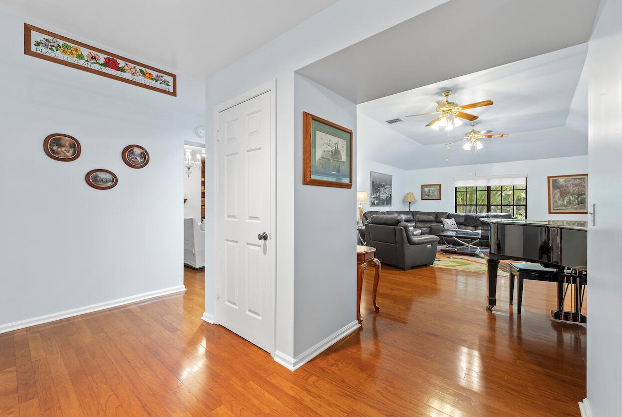 700 E Rambling Dr, West Palm Beach, FL 33414