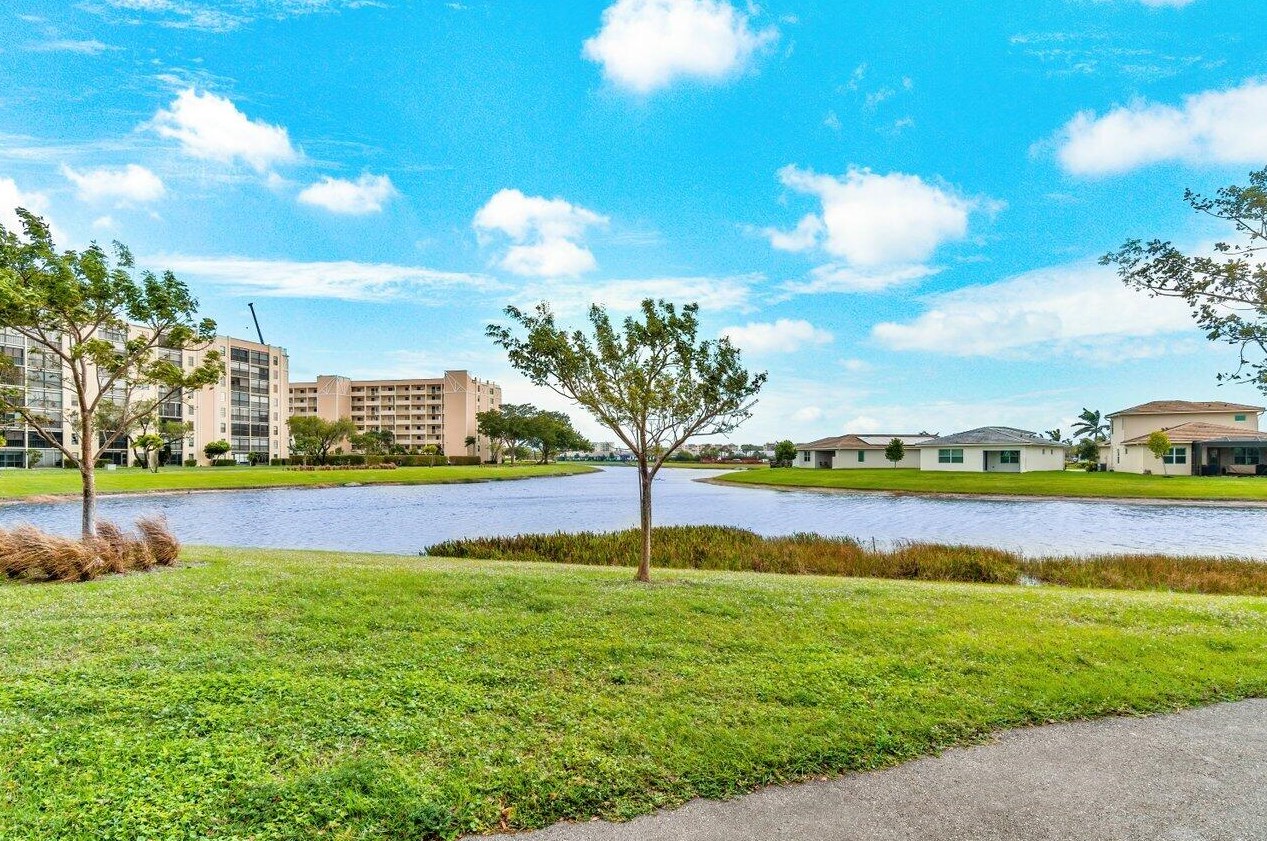 7270 Ashford Pl #305, Delray Beach, FL 33446