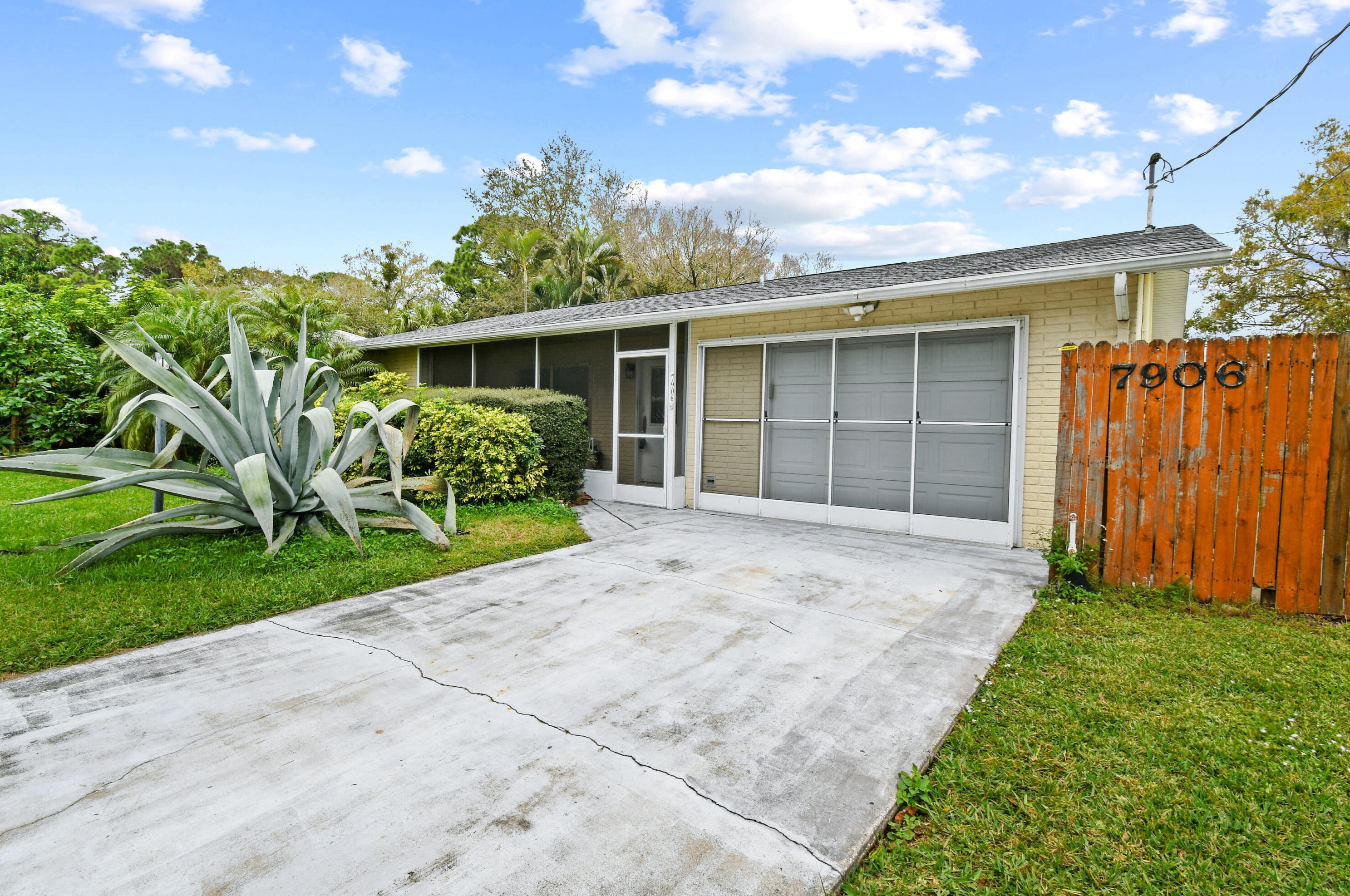 7906 Pensacola Rd, Fort Pierce, FL 34951-1446