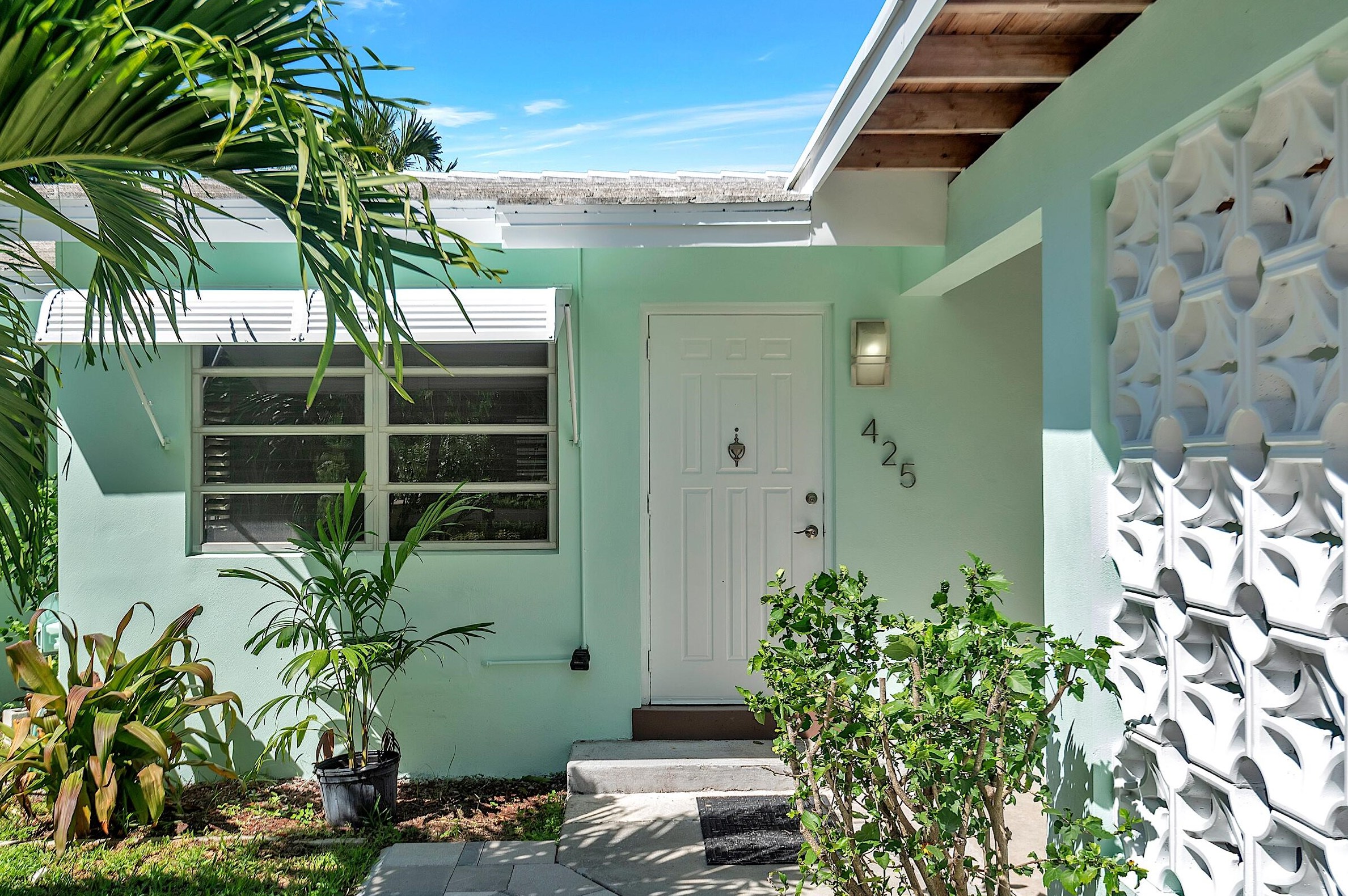 425 S Lake Dr, Lake Worth, FL 33462